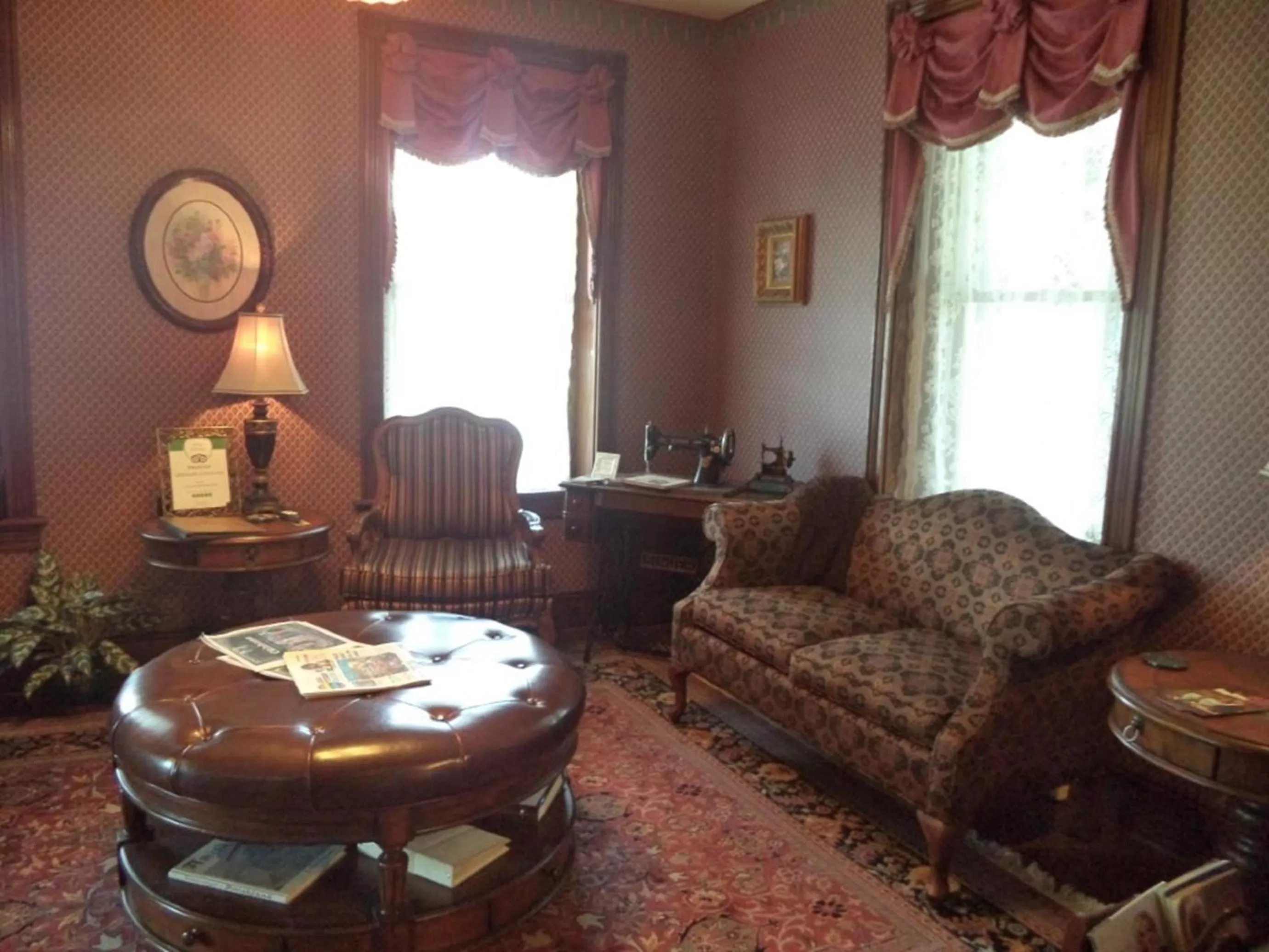 Communal lounge/ TV room in The Inn & Spa at Intercourse Village