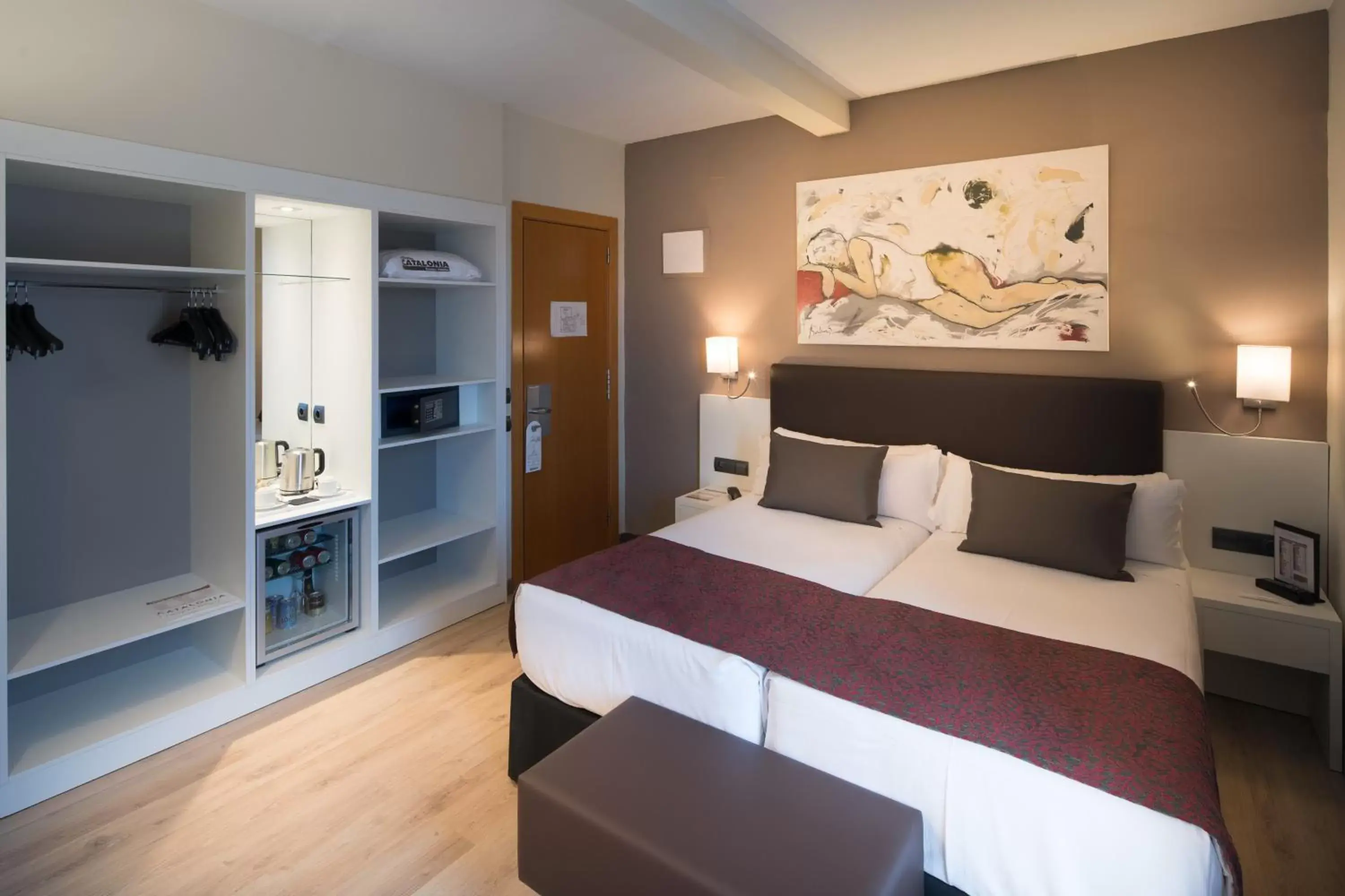 Premium Double or Twin Room with Terrace in Catalonia Castellnou Premium Double or Twin Room with Terrace in Catalonia Castellnou