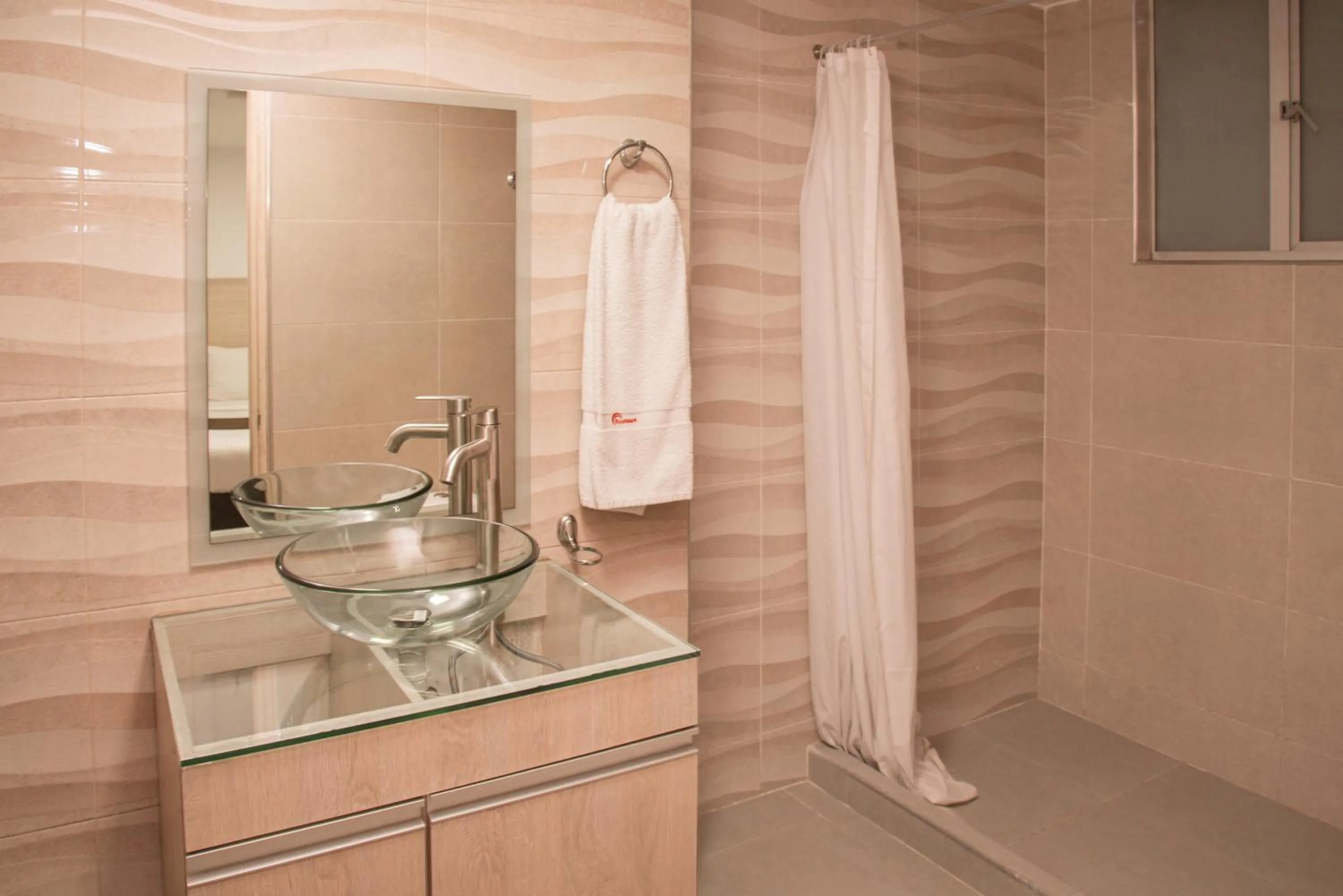 Shower in Hotel Bestmark Platino en Chapinero Bogota