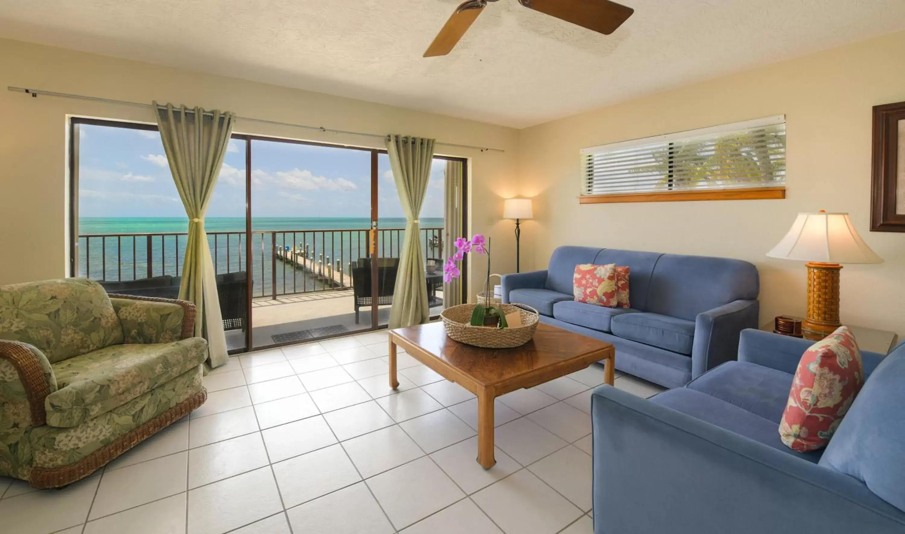 Living room, Seating Area in Pines & Palms Resort