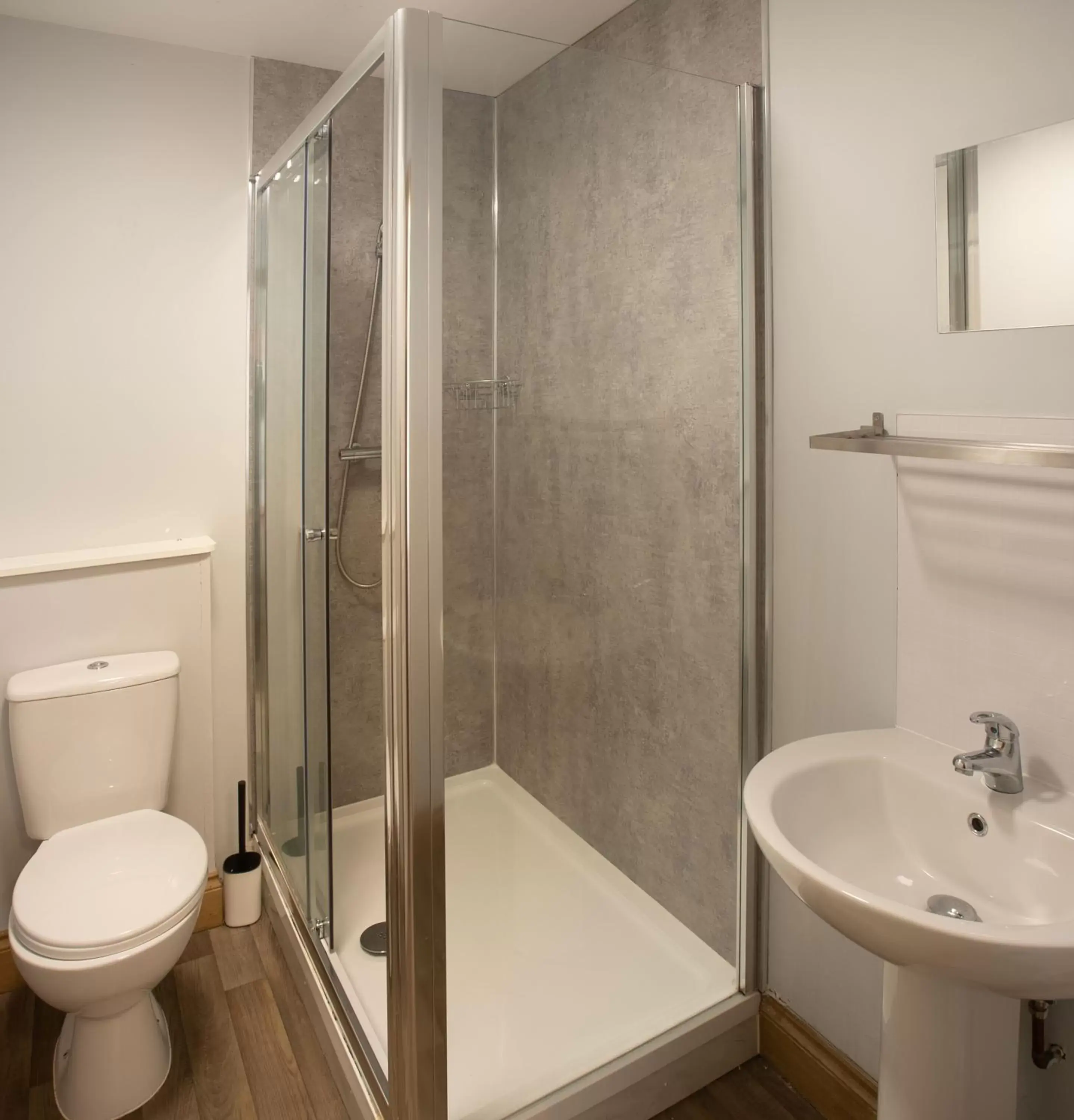 Bathroom in Traquair Arms Hotel