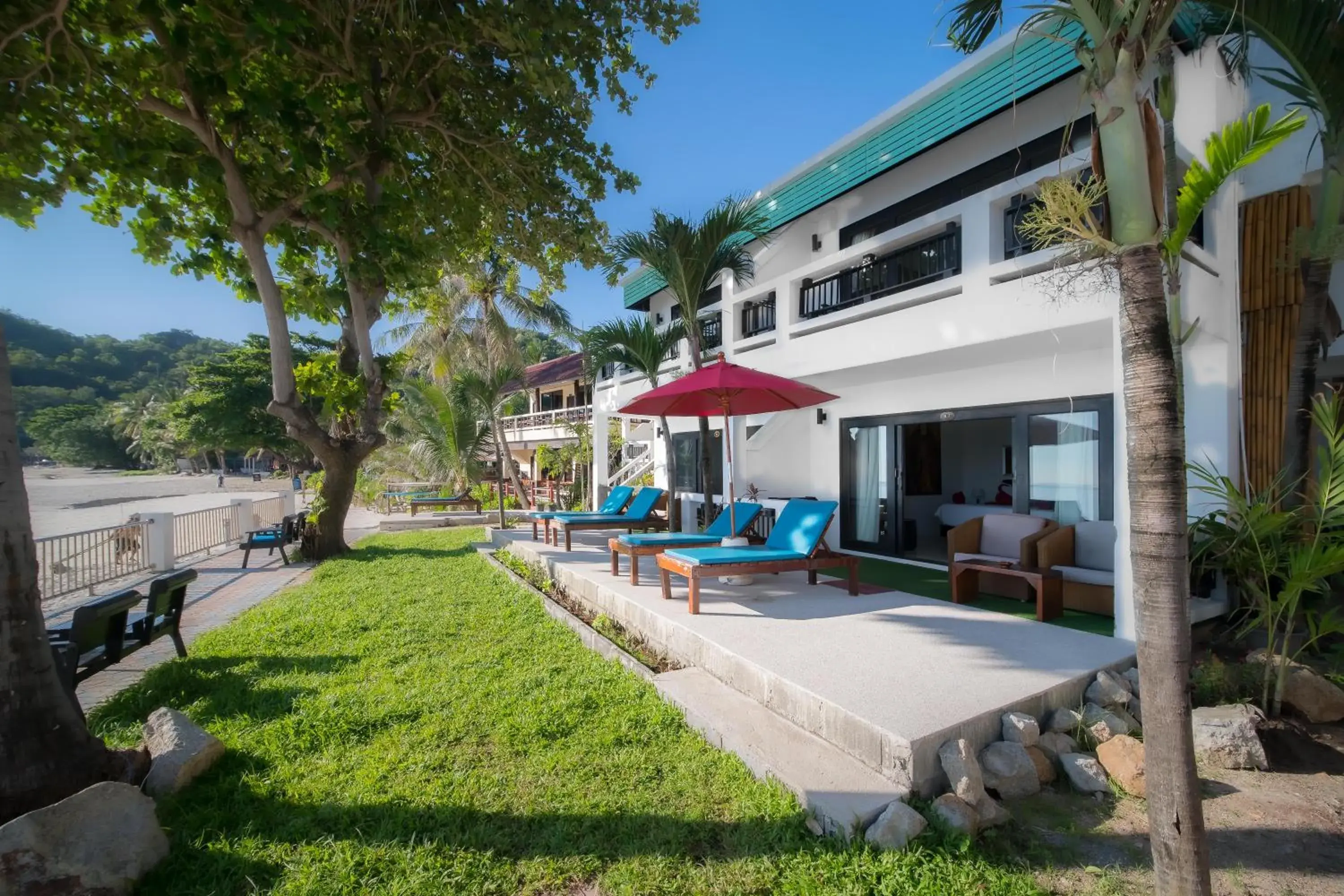 Garden, Swimming Pool in Crystal Bay Beach Resort