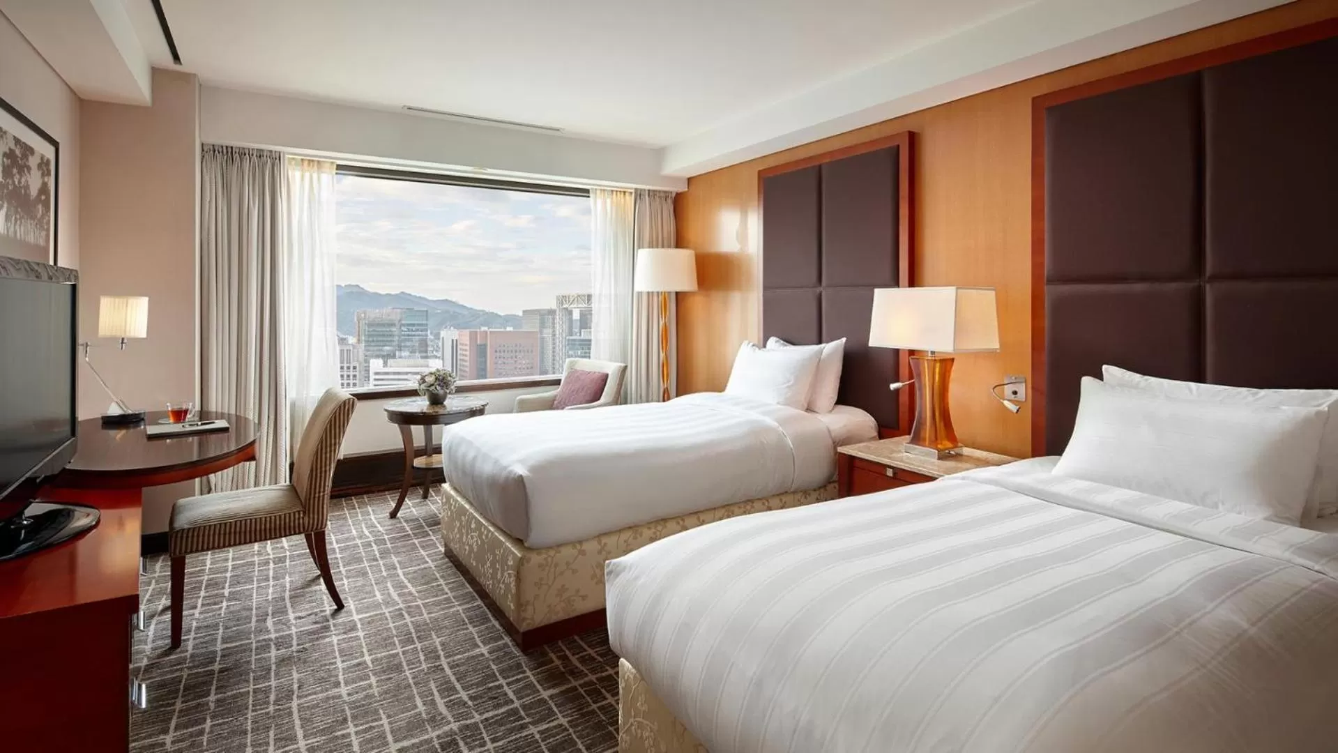 Bedroom, Bed in Lotte Hotel Seoul