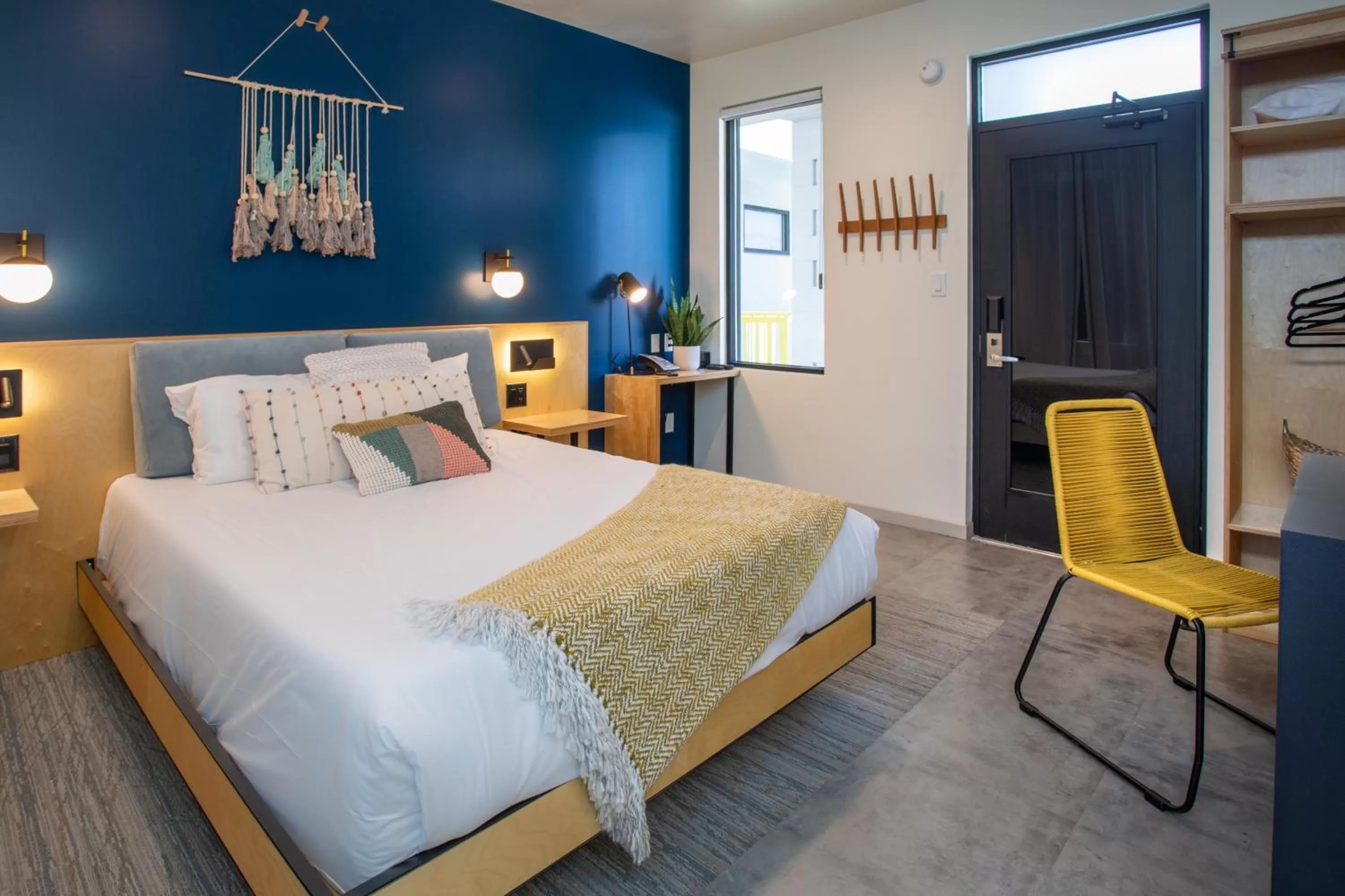 Bed in The Monterey Motel