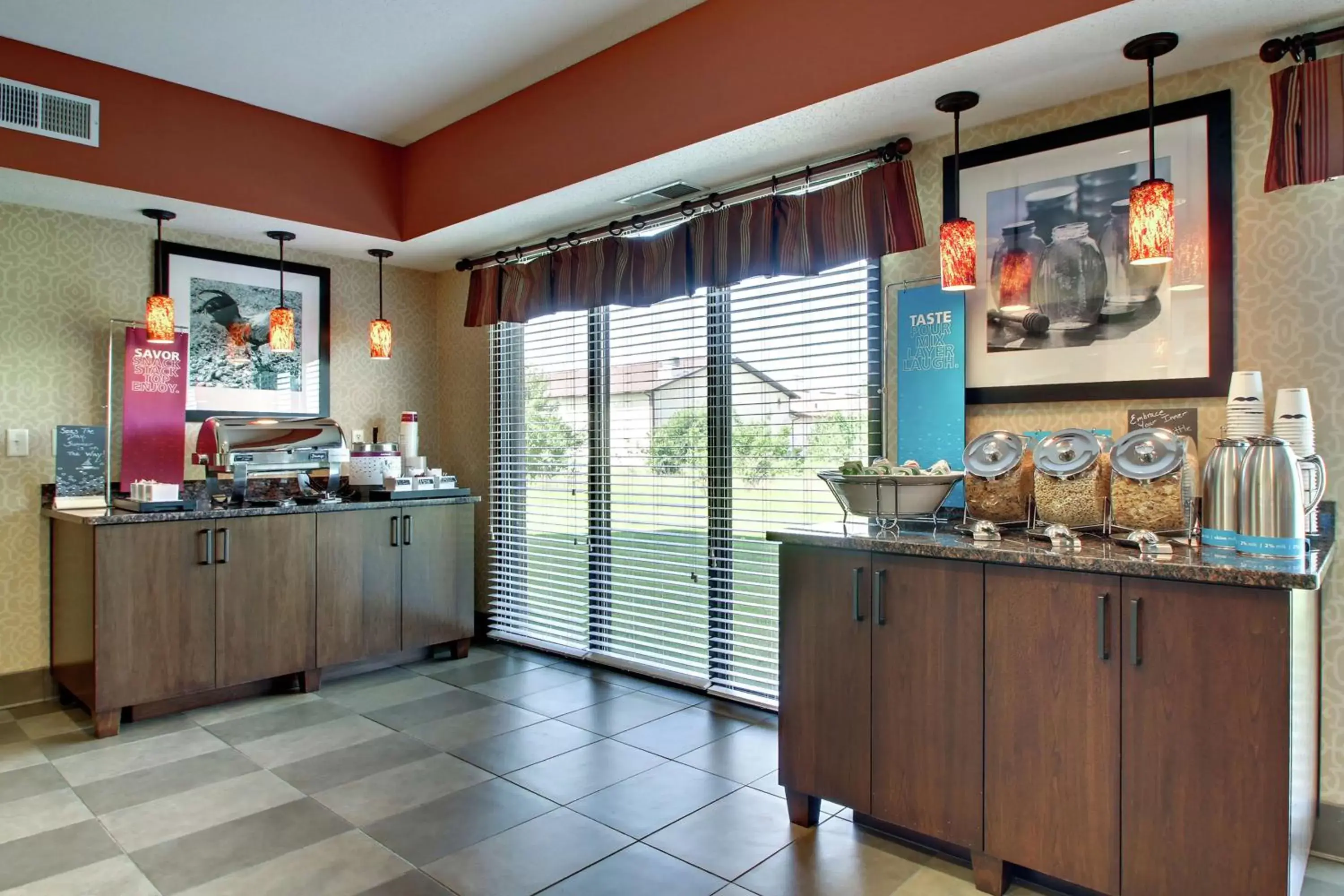 Dining area, Restaurant/Places to Eat in Hampton Inn Ottawa - Starved Rock Area