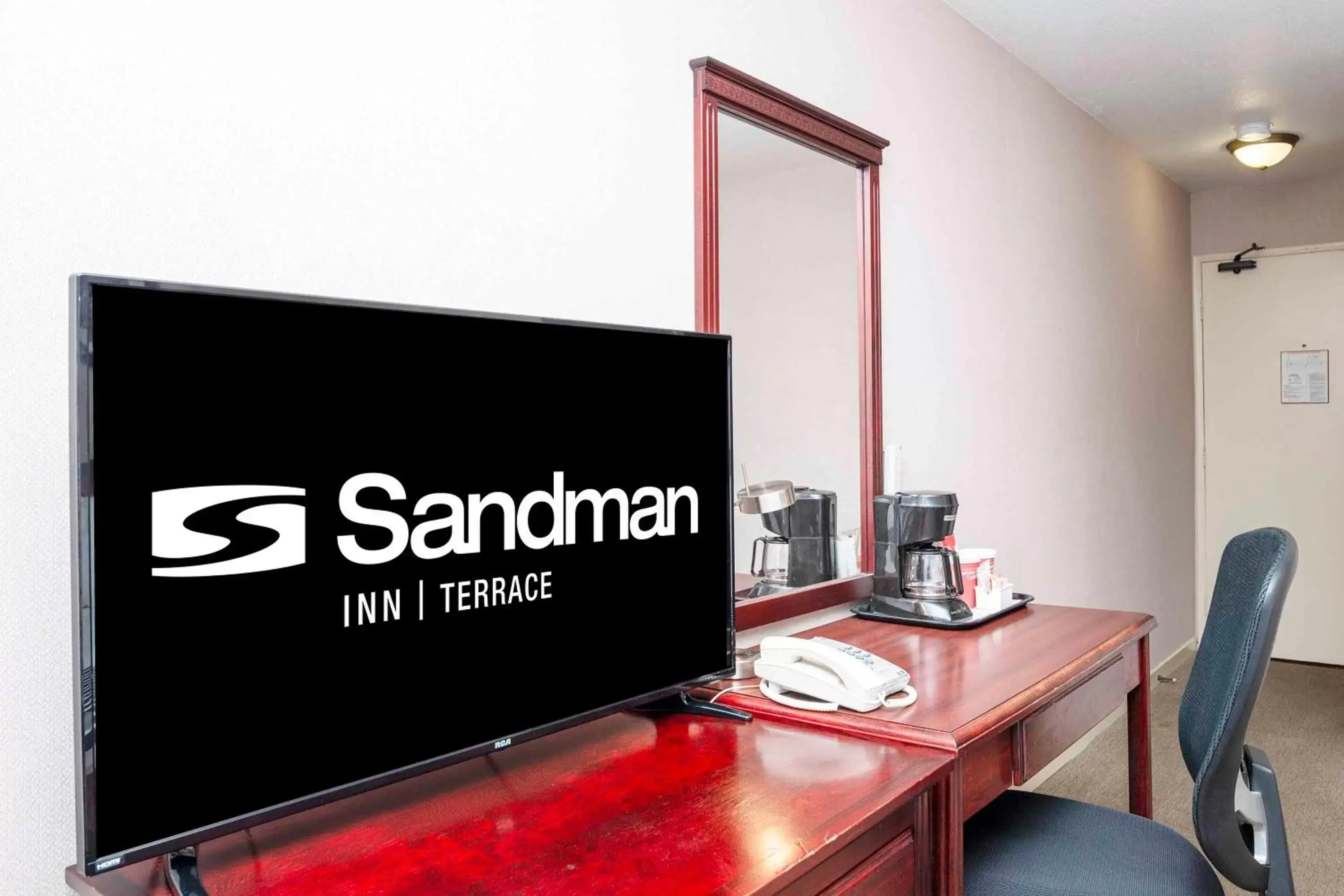 Photo of the whole room in Sandman Hotel Terrace