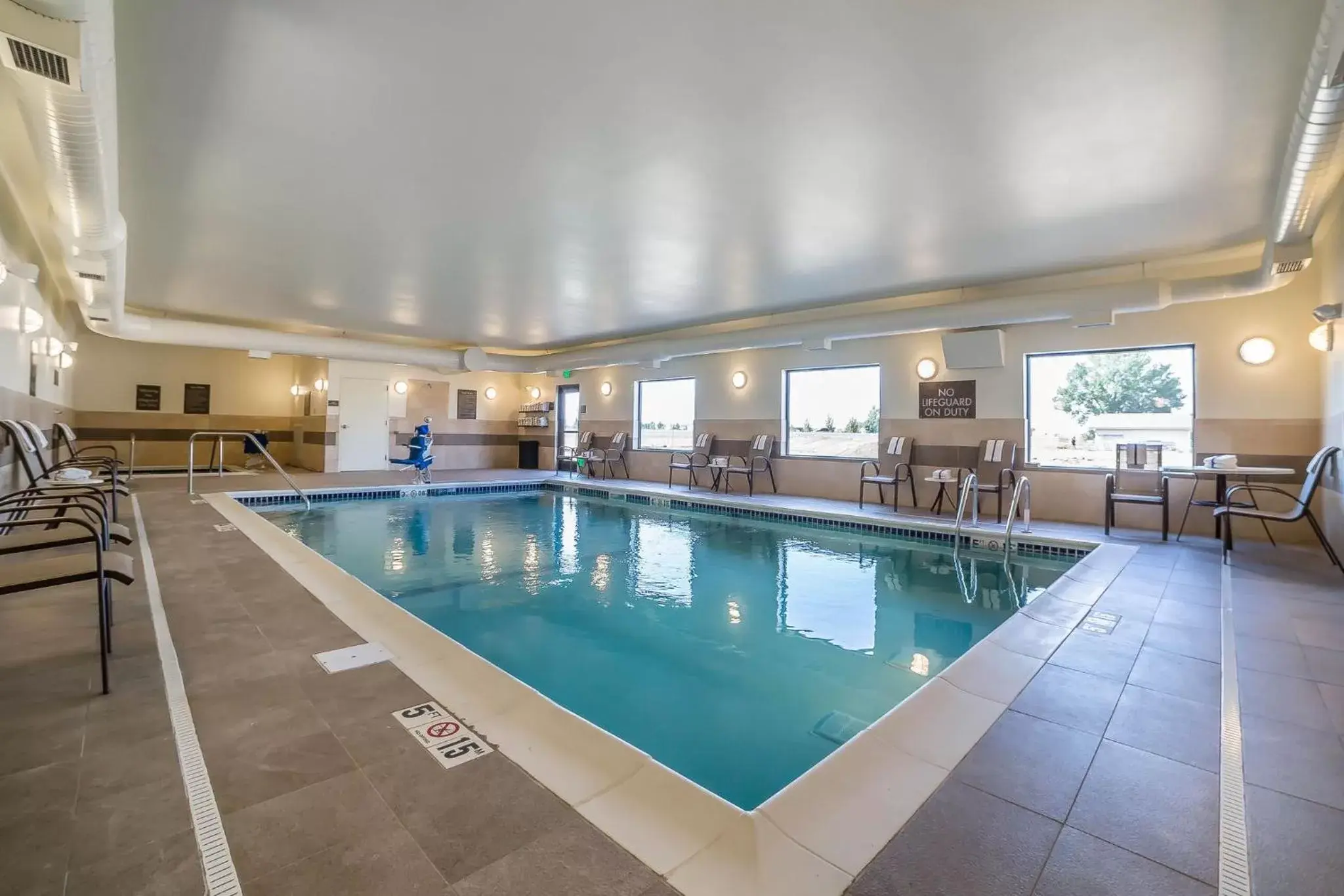 Property building, Swimming Pool in Comfort Suites Billings