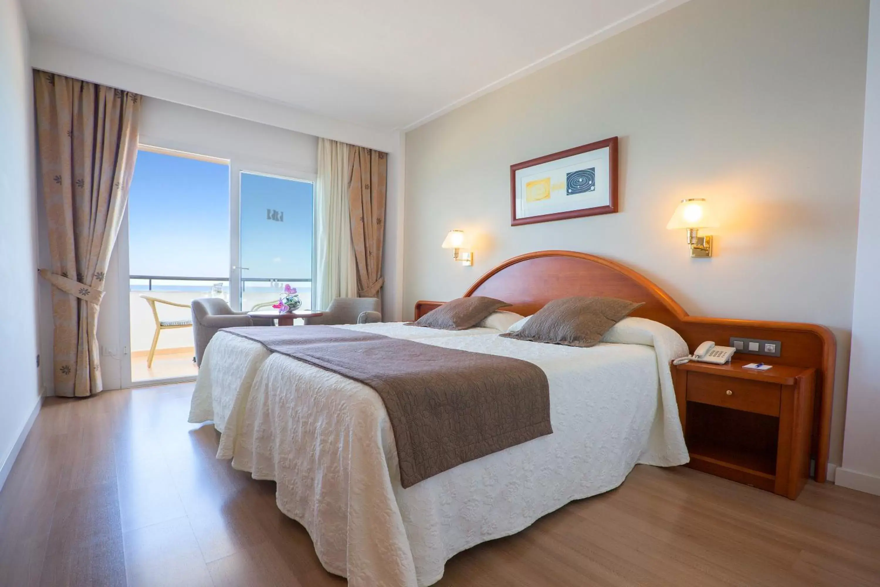 Photo of the whole room, Bed in Hipotels Hipocampo Playa