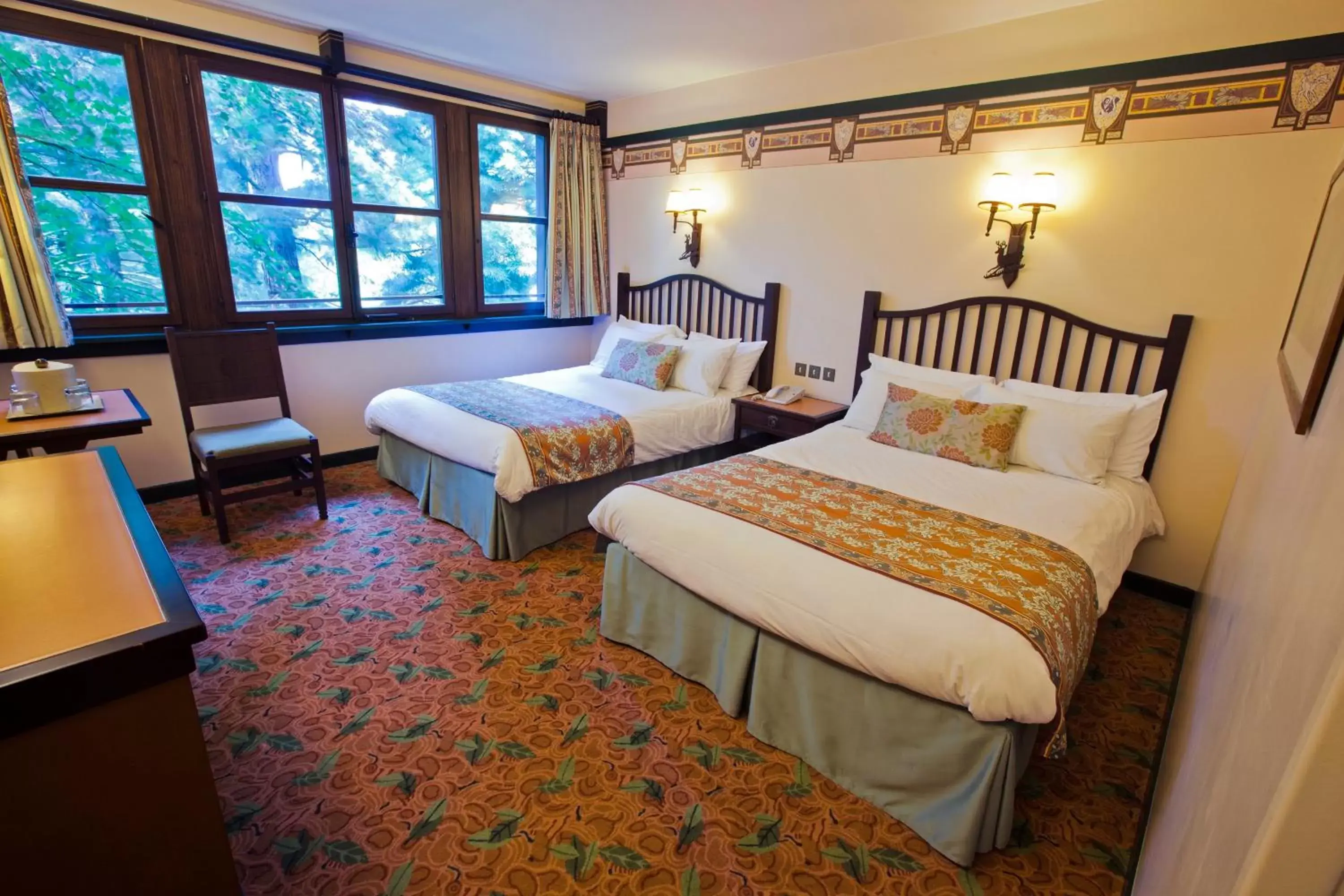 Bedroom, Bed in Disney Sequoia Lodge