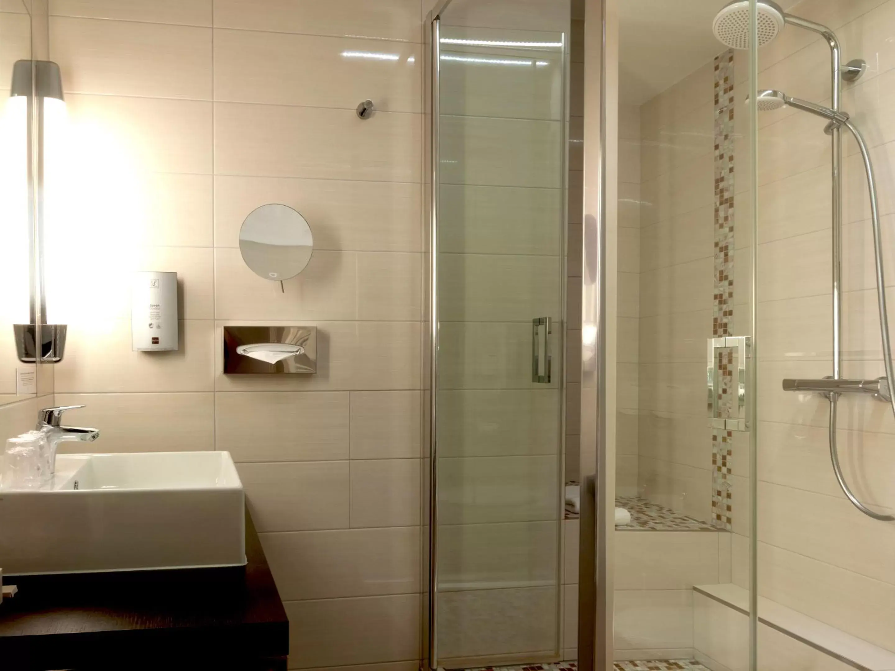 Shower, Bathroom in Hotel Restaurant & Spa Verte Vallée