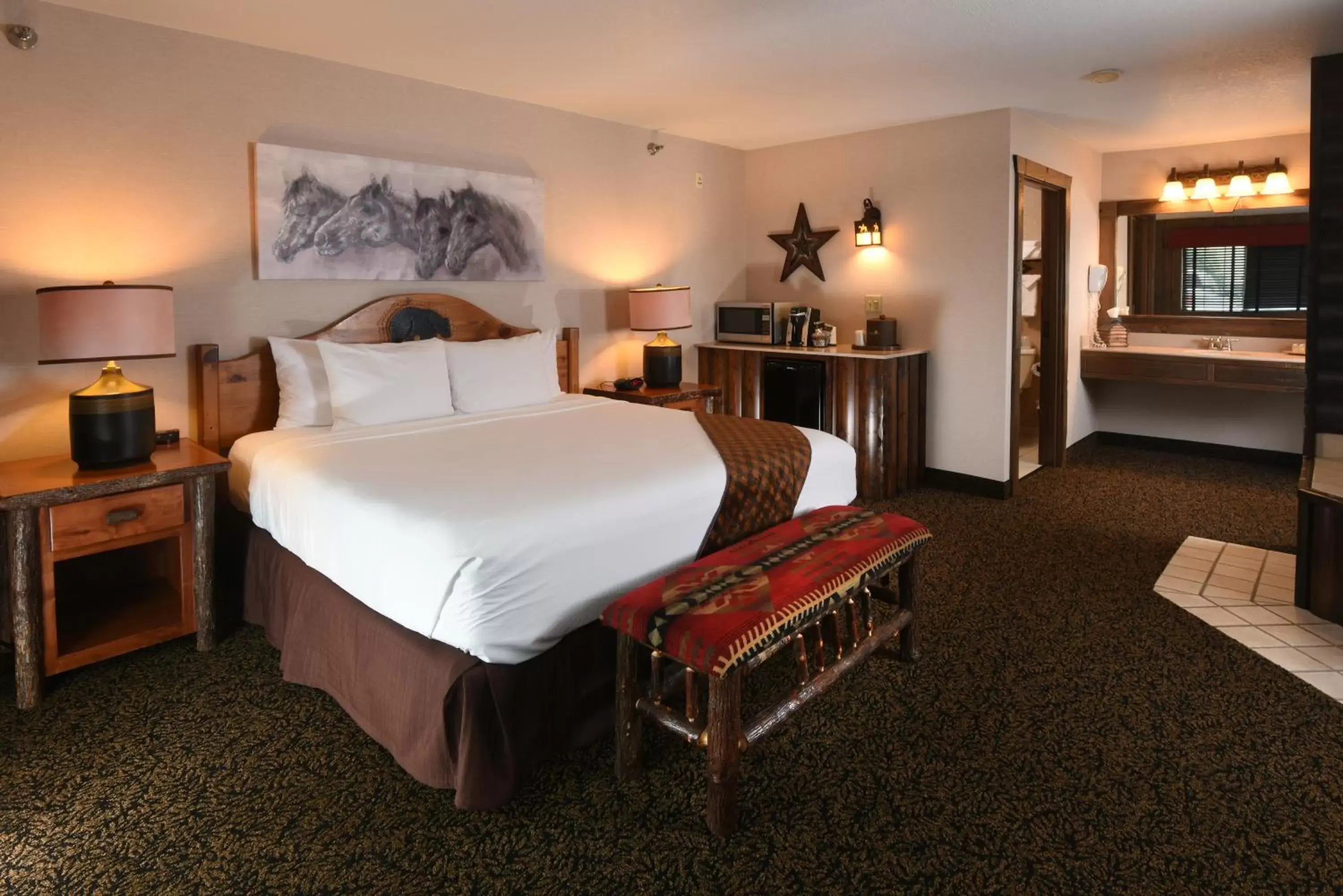 Bedroom, Bed in Stoney Creek Hotel Des Moines - Johnston