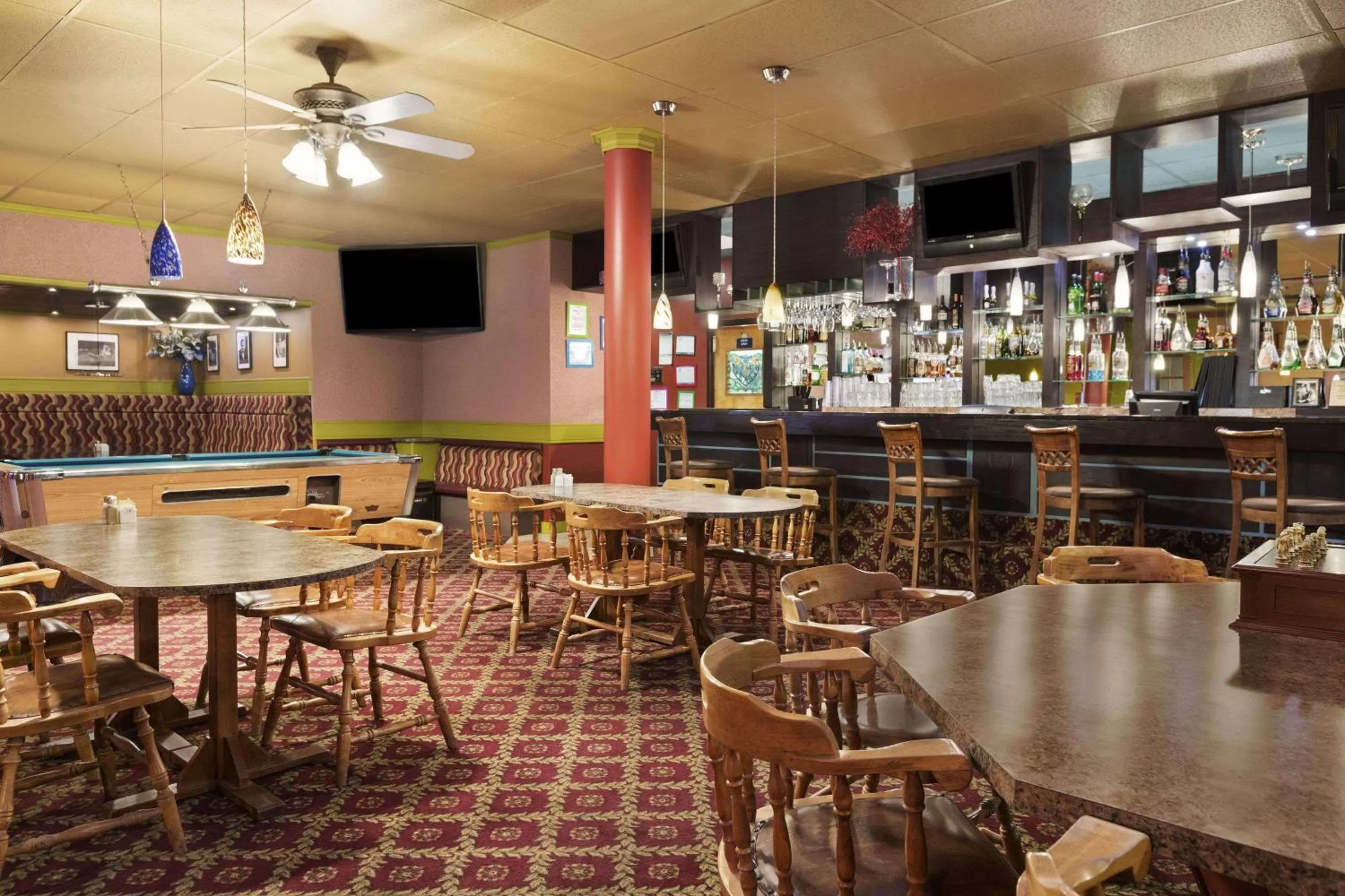 Lounge or bar in Days Inn by Wyndham Vermilion