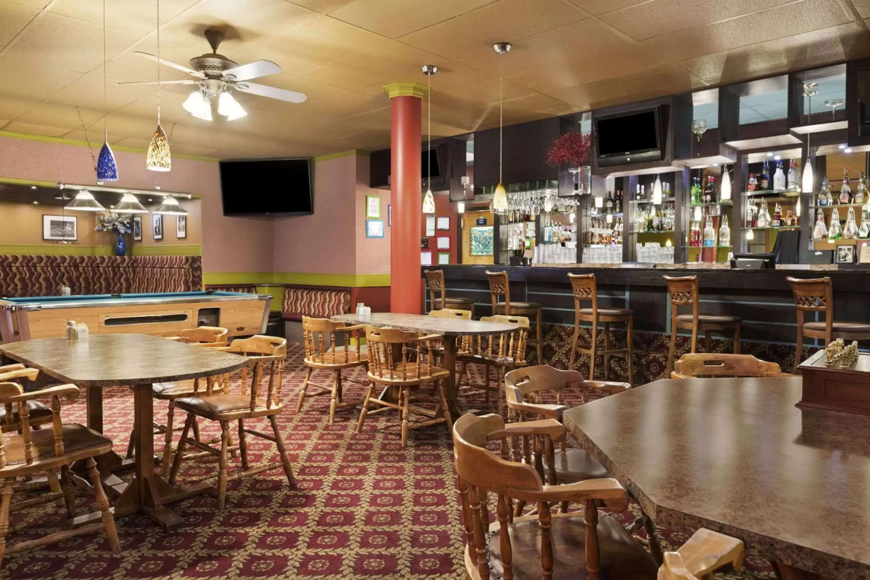 Lounge or bar, Lounge/Bar in Days Inn by Wyndham Vermilion