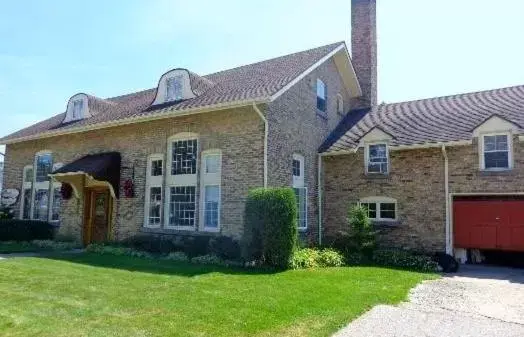 Facade/entrance, Property Building in Ludington Pier House