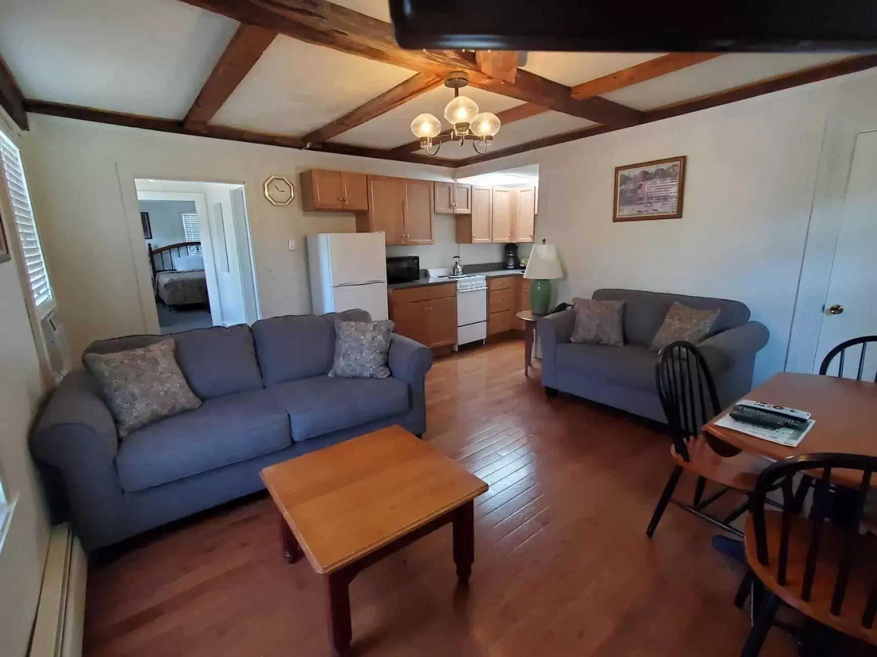 Living room, Seating Area in Windrifter Resort