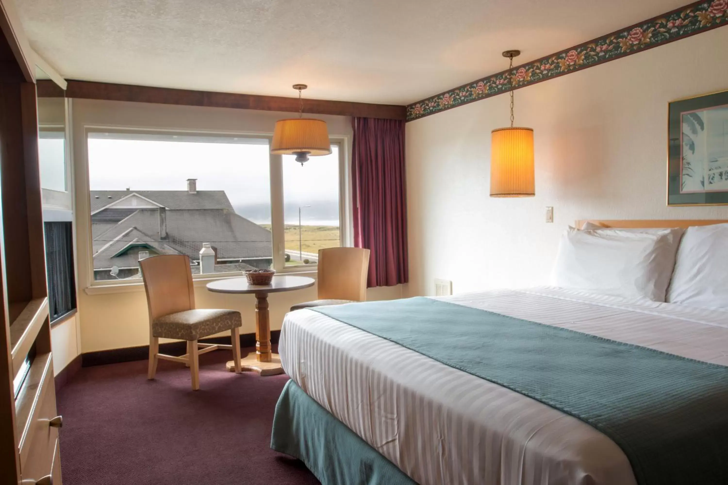 Day, Bed in Hi Tide Oceanfront Inn Day, Bed in Hi Tide Oceanfront Inn