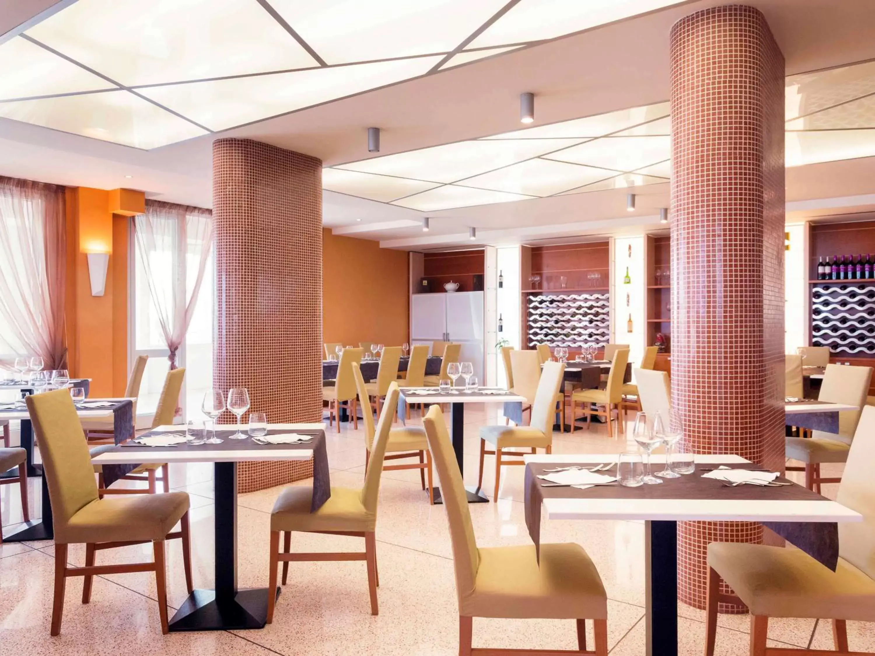 Restaurant/Places to Eat in Ibis Styles Bari Giovinazzo