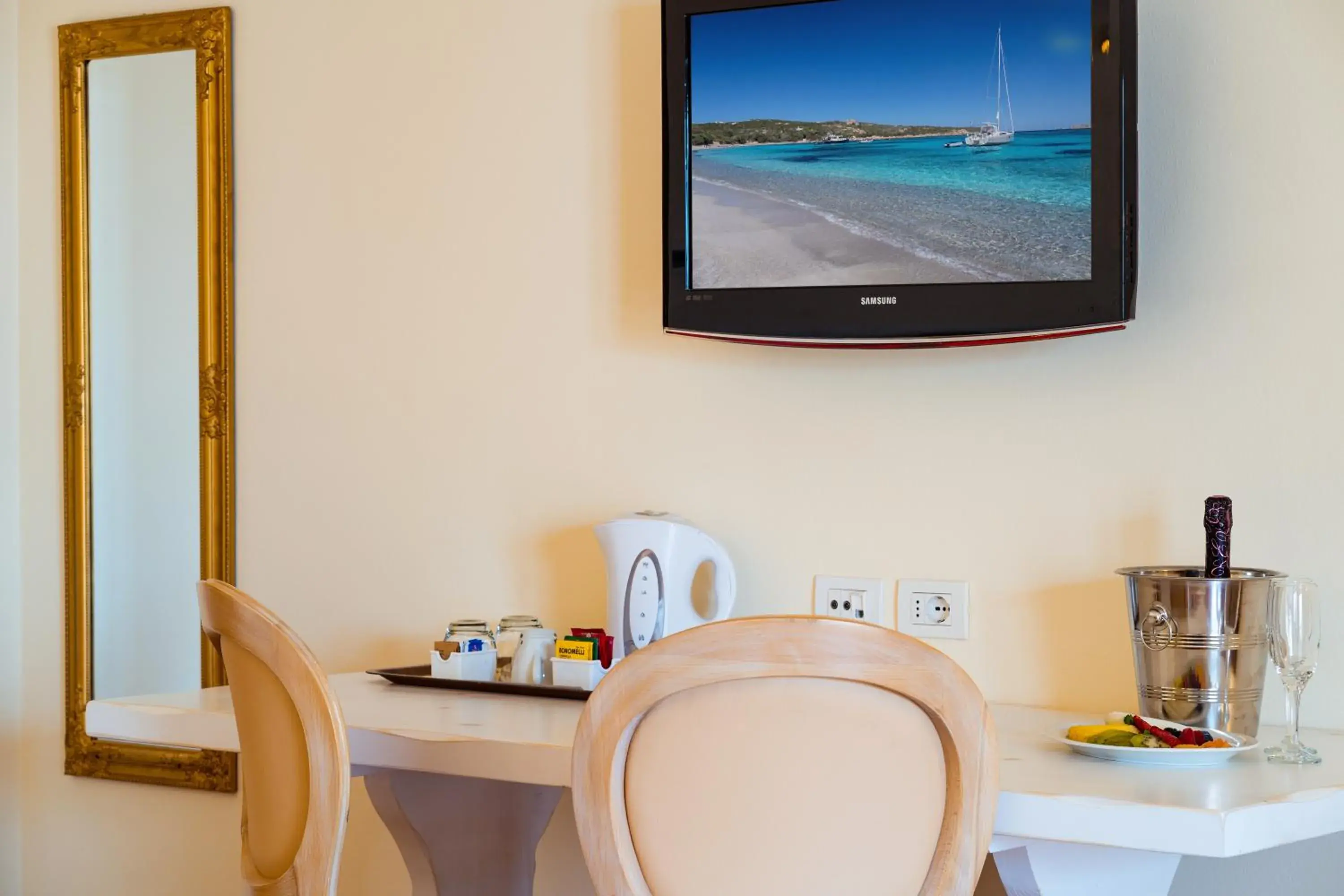 TV and multimedia, TV/Entertainment Center in Hotel dP Olbia - Sardinia