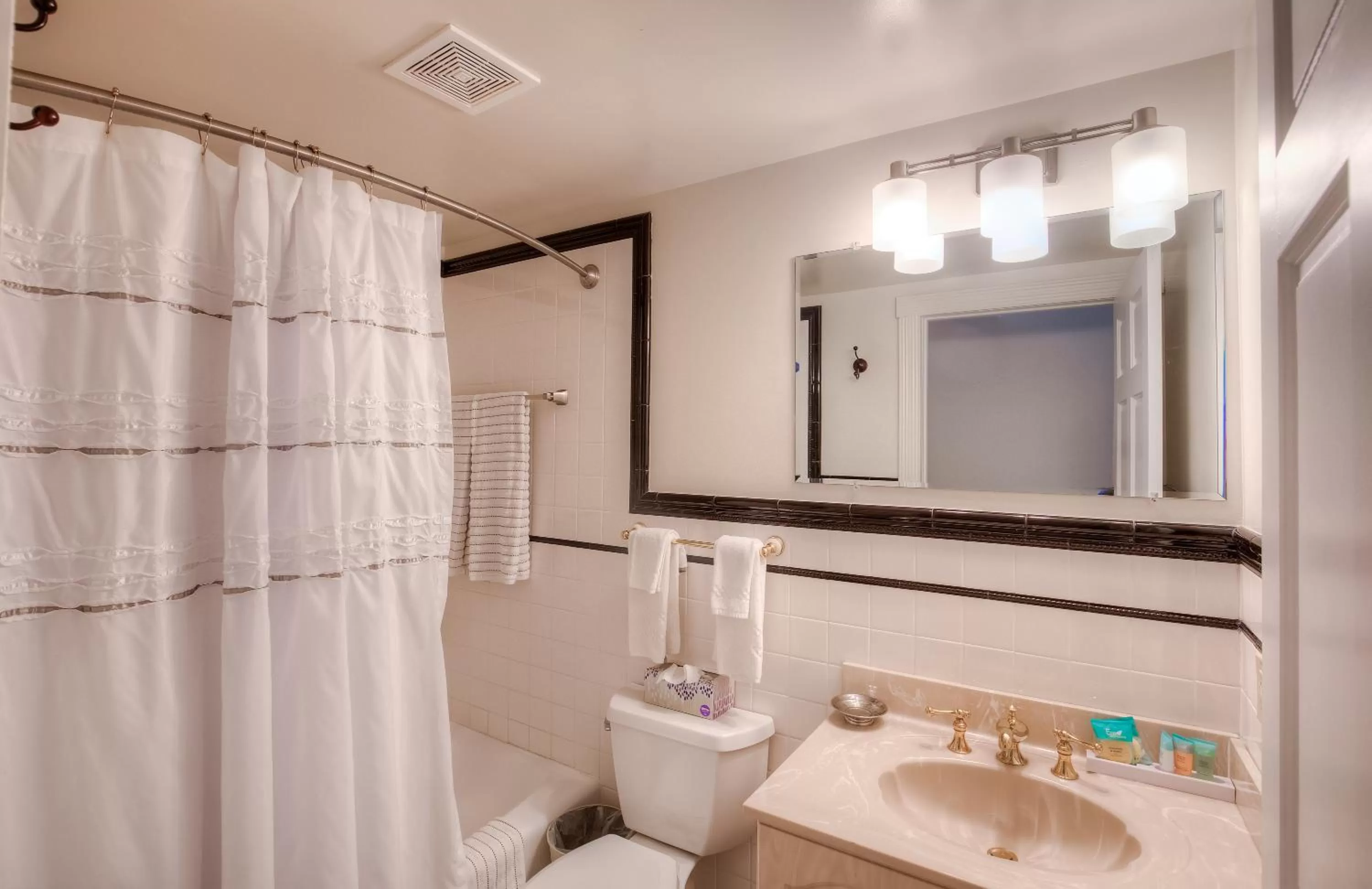Shower, Bathroom in Elaine's Cape May Boutique Hotel