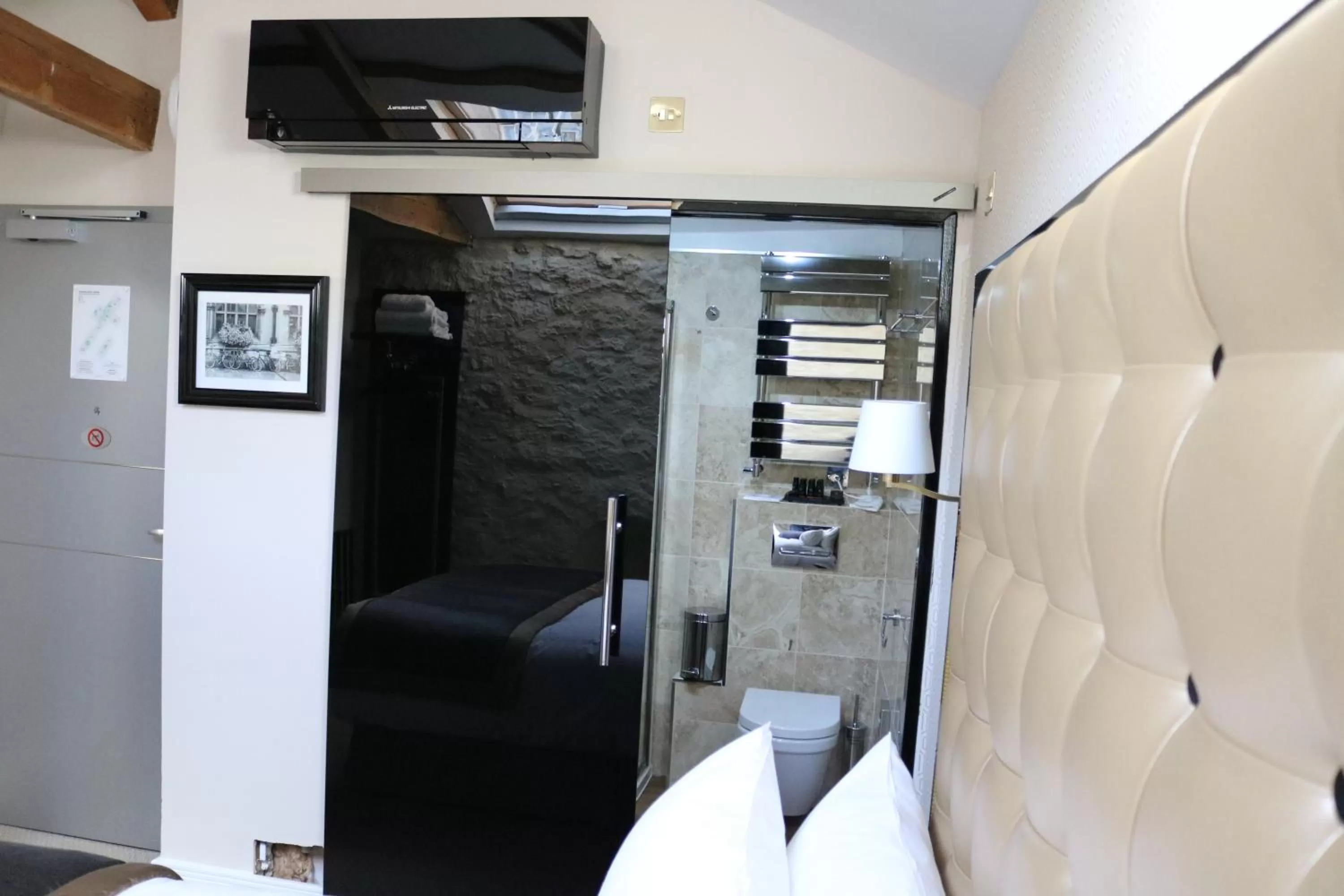 Property building in Museum Residence Oxford