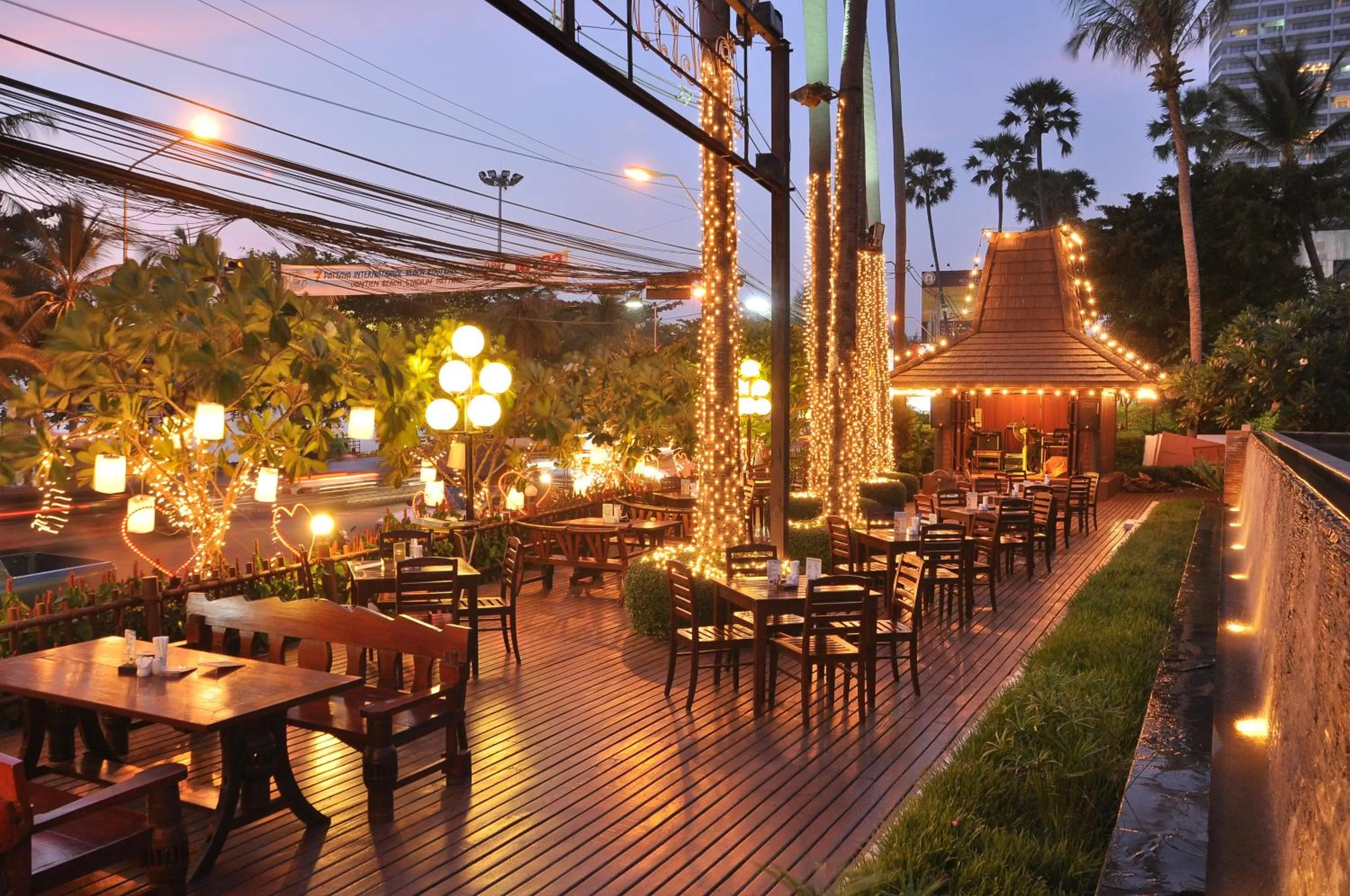 Restaurant/places to eat in Jomtien Palm Beach Hotel and Resort