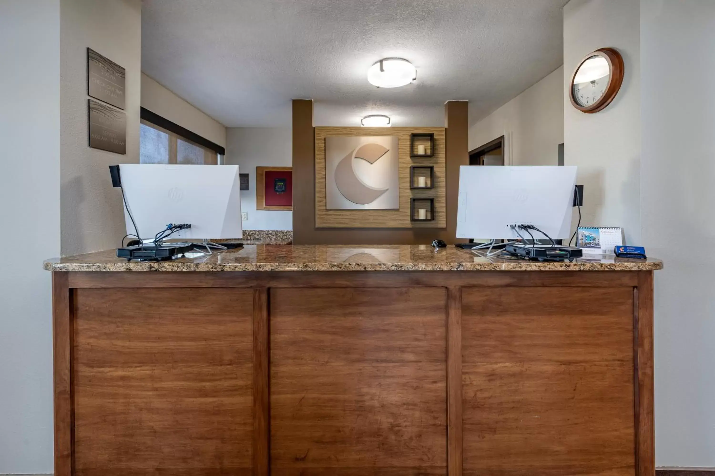 Lobby or reception, Kitchen/Kitchenette in Comfort Inn & Suites Hays I-70
