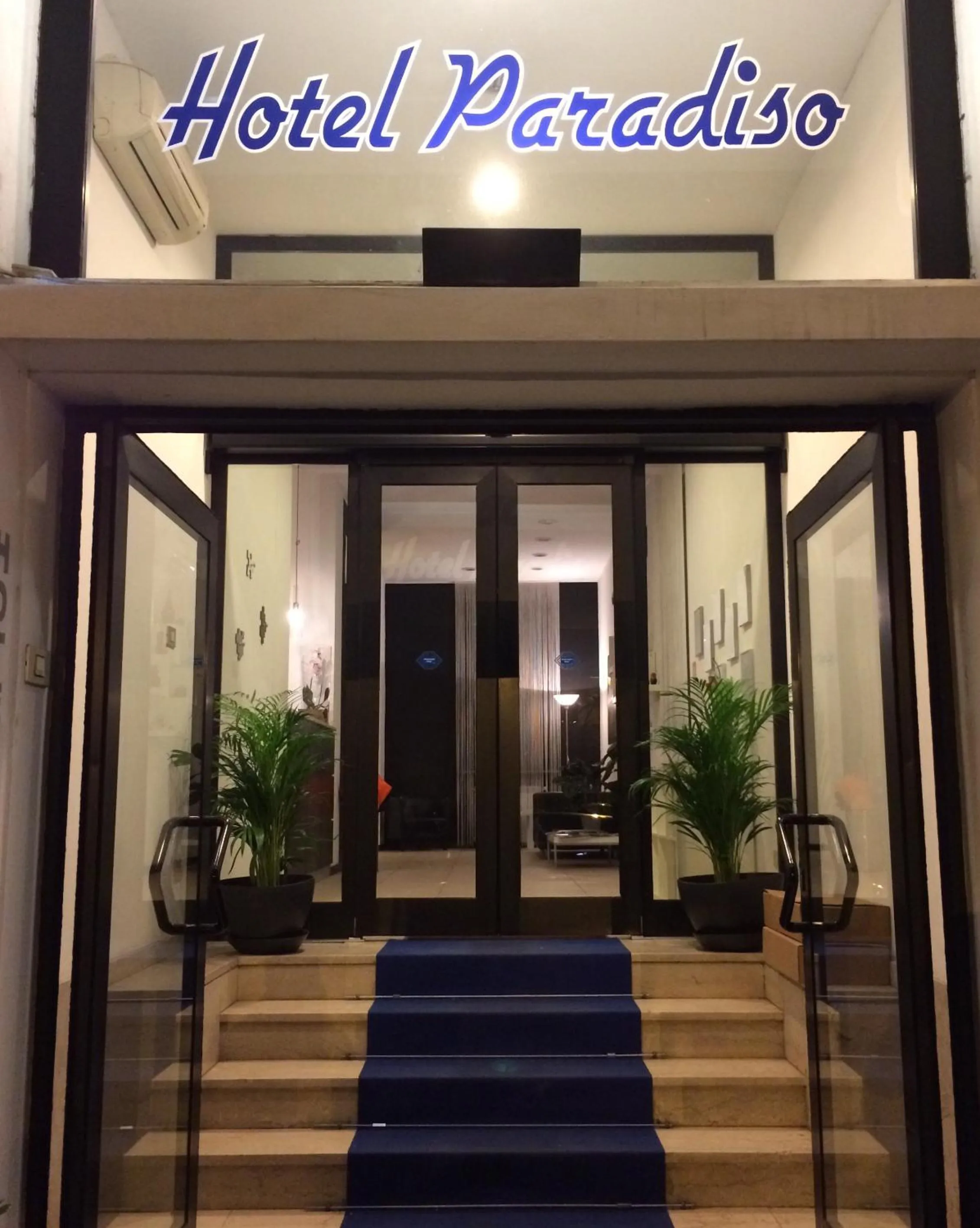 Facade/entrance in Hotel Paradiso