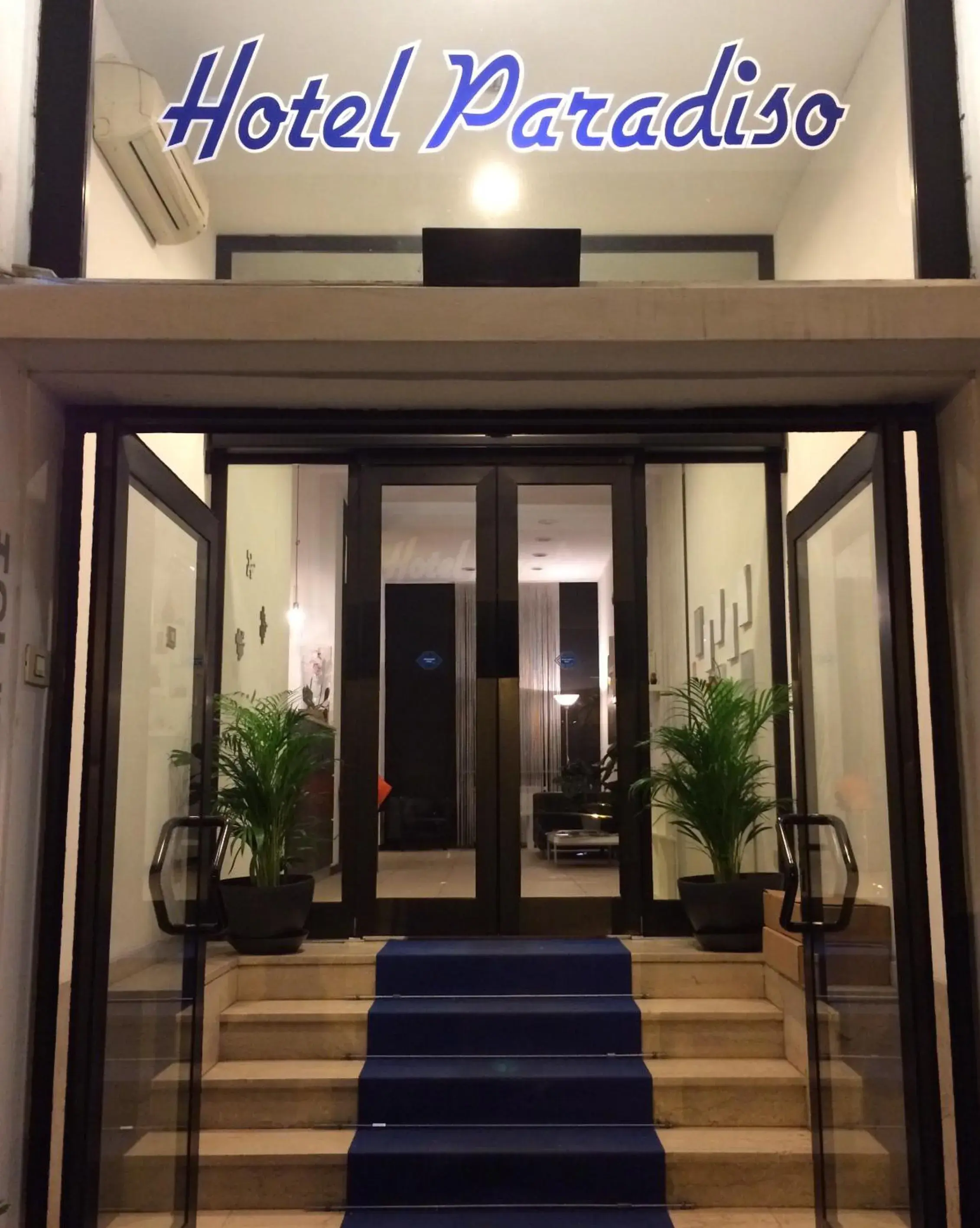 Facade/entrance in Hotel Paradiso Facade/entrance in Hotel Paradiso