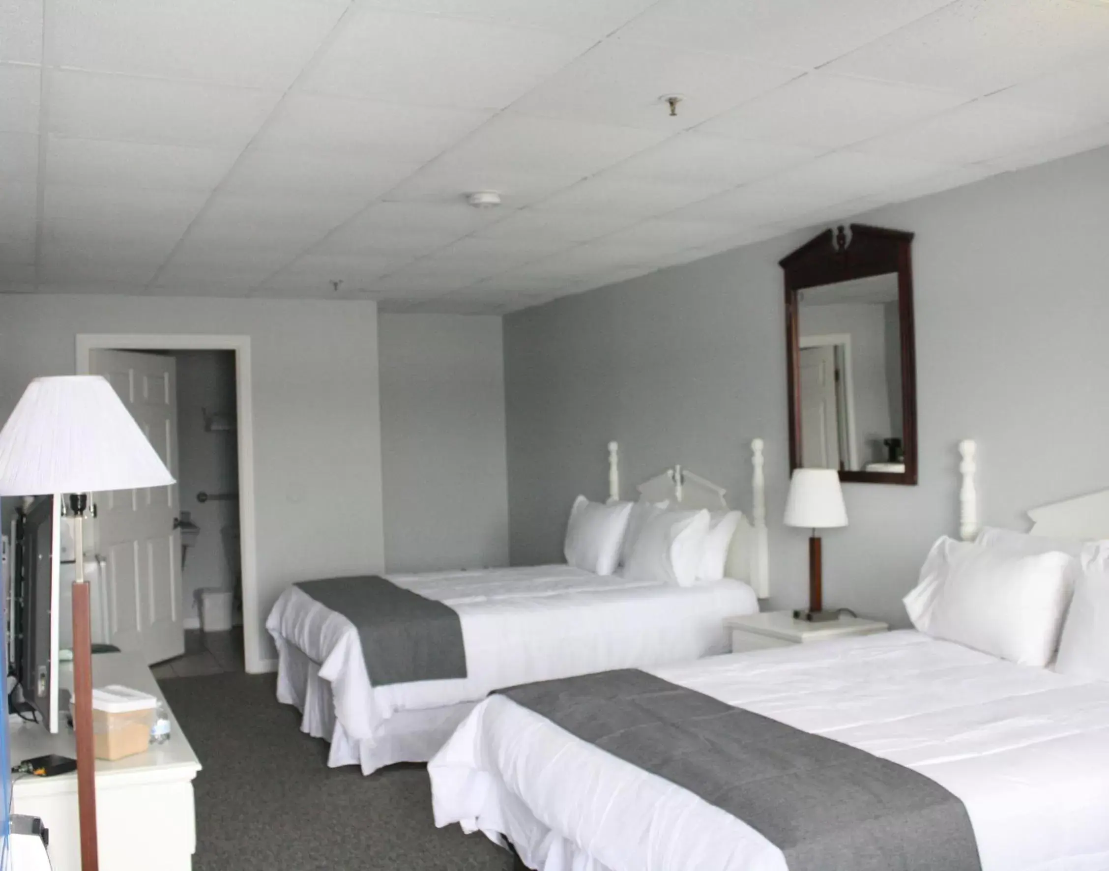 Double Room - Disability Access in Winnisquam Lake Inn Double Room - Disability Access in Winnisquam Lake Inn