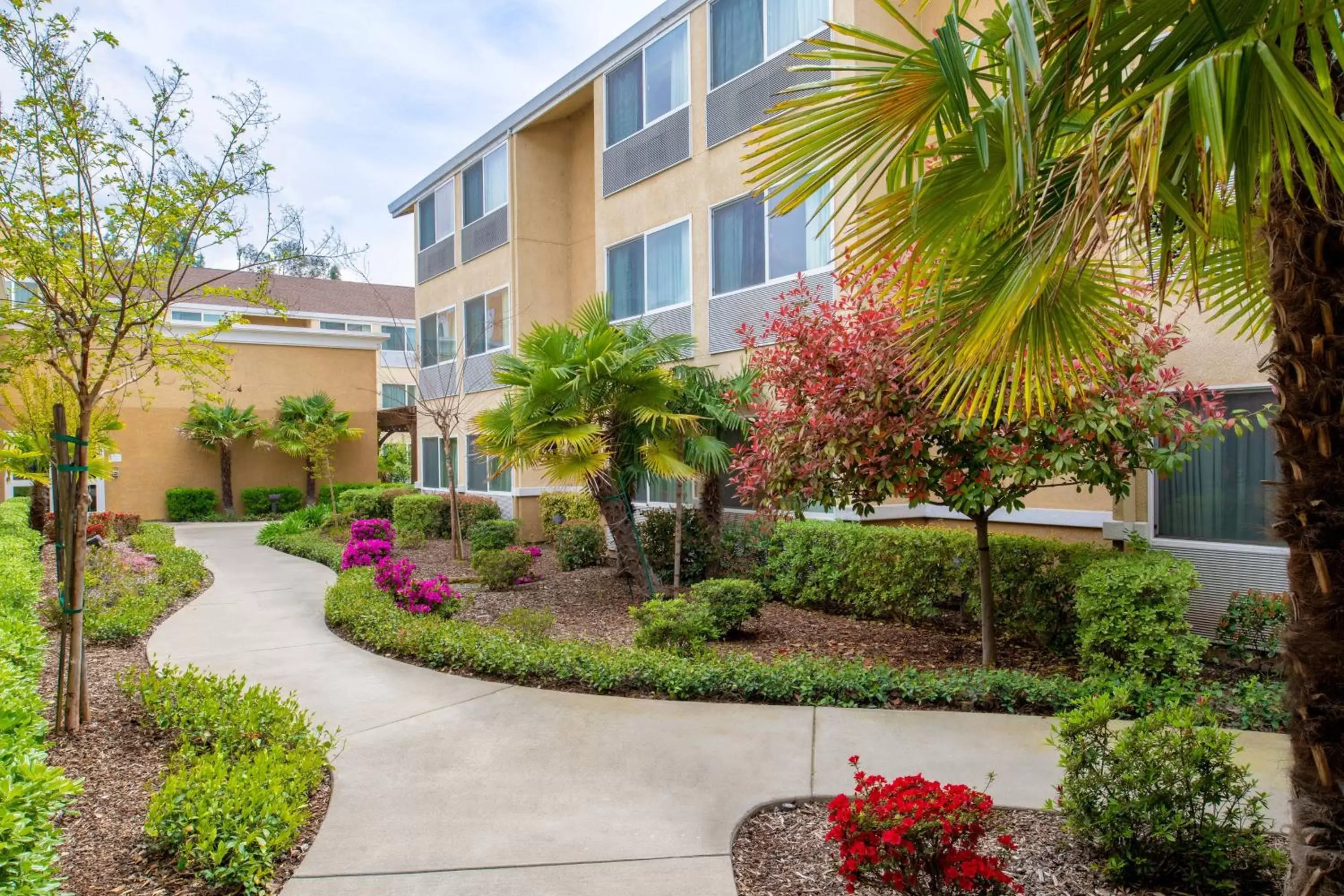 Property Building in Courtyard by Marriott Sacramento Cal Expo