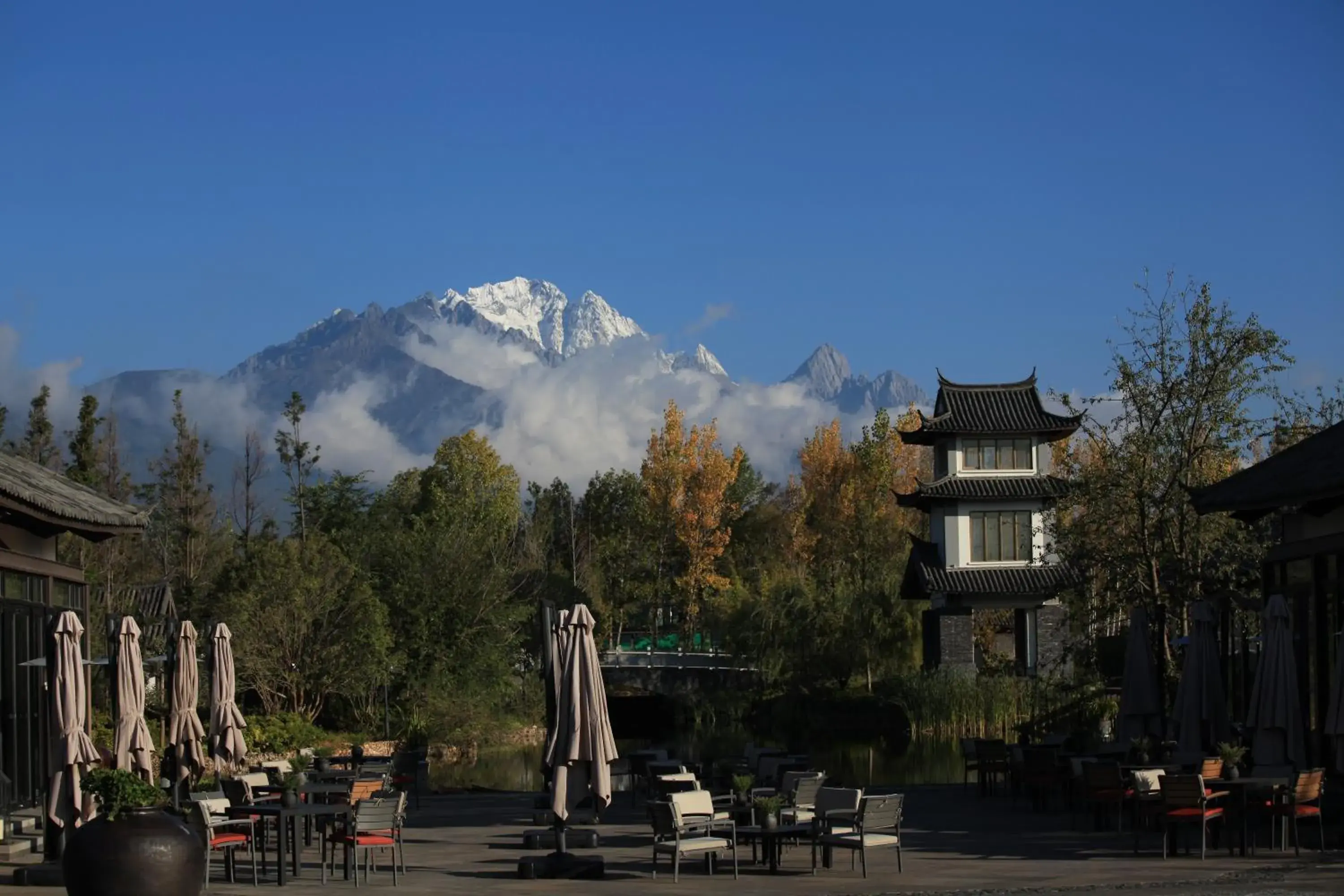 Mountain view in Pullman Lijiang Resort & Spa