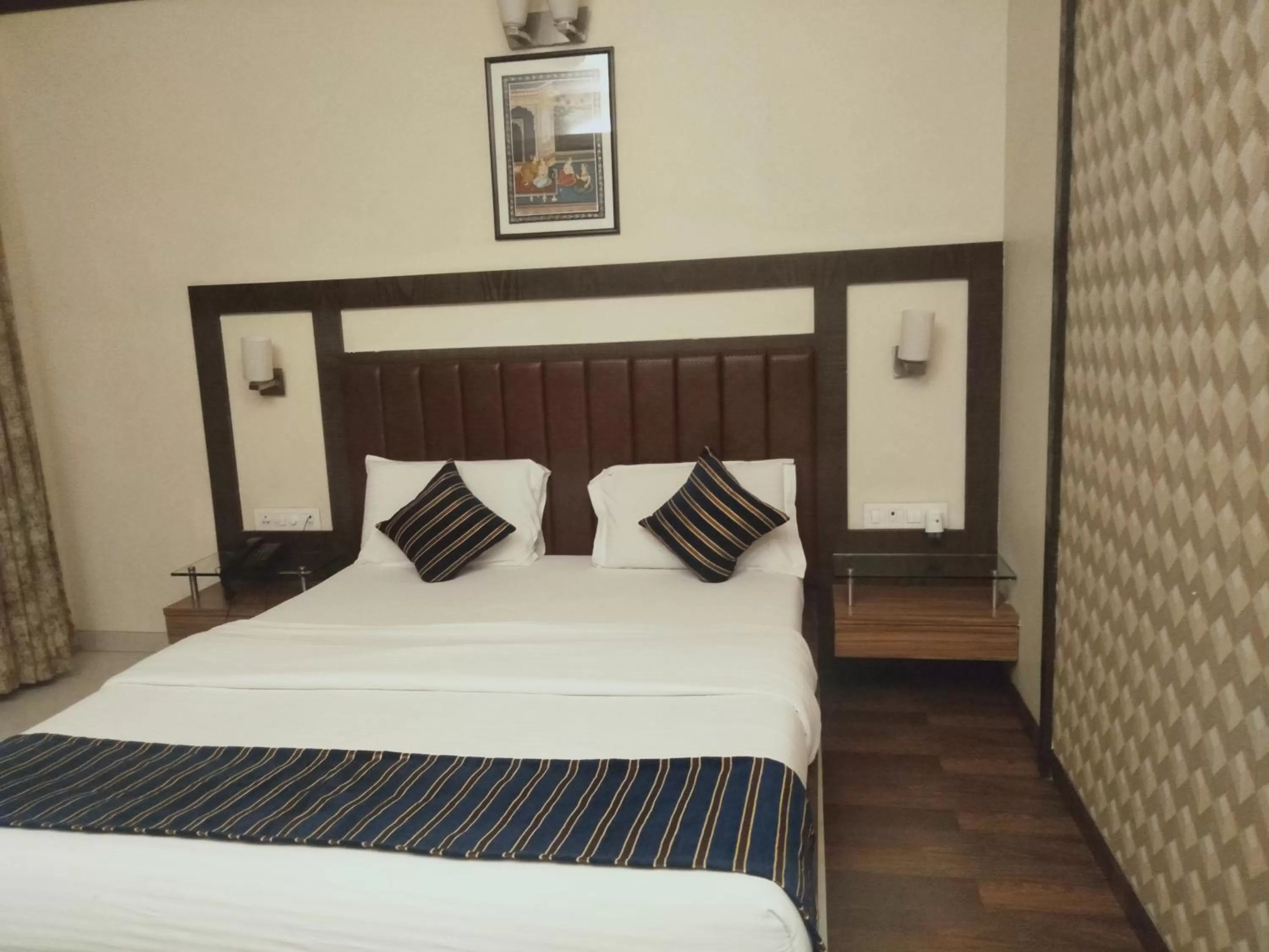 Bed in Hotel Udayanraje Palace