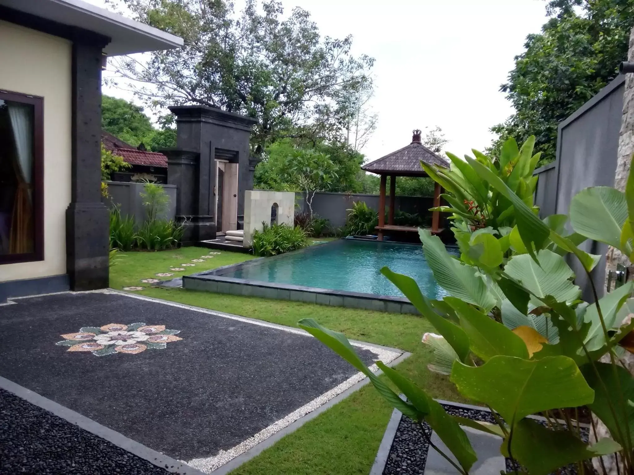 Garden, Swimming Pool in Avisara Villa & Suite