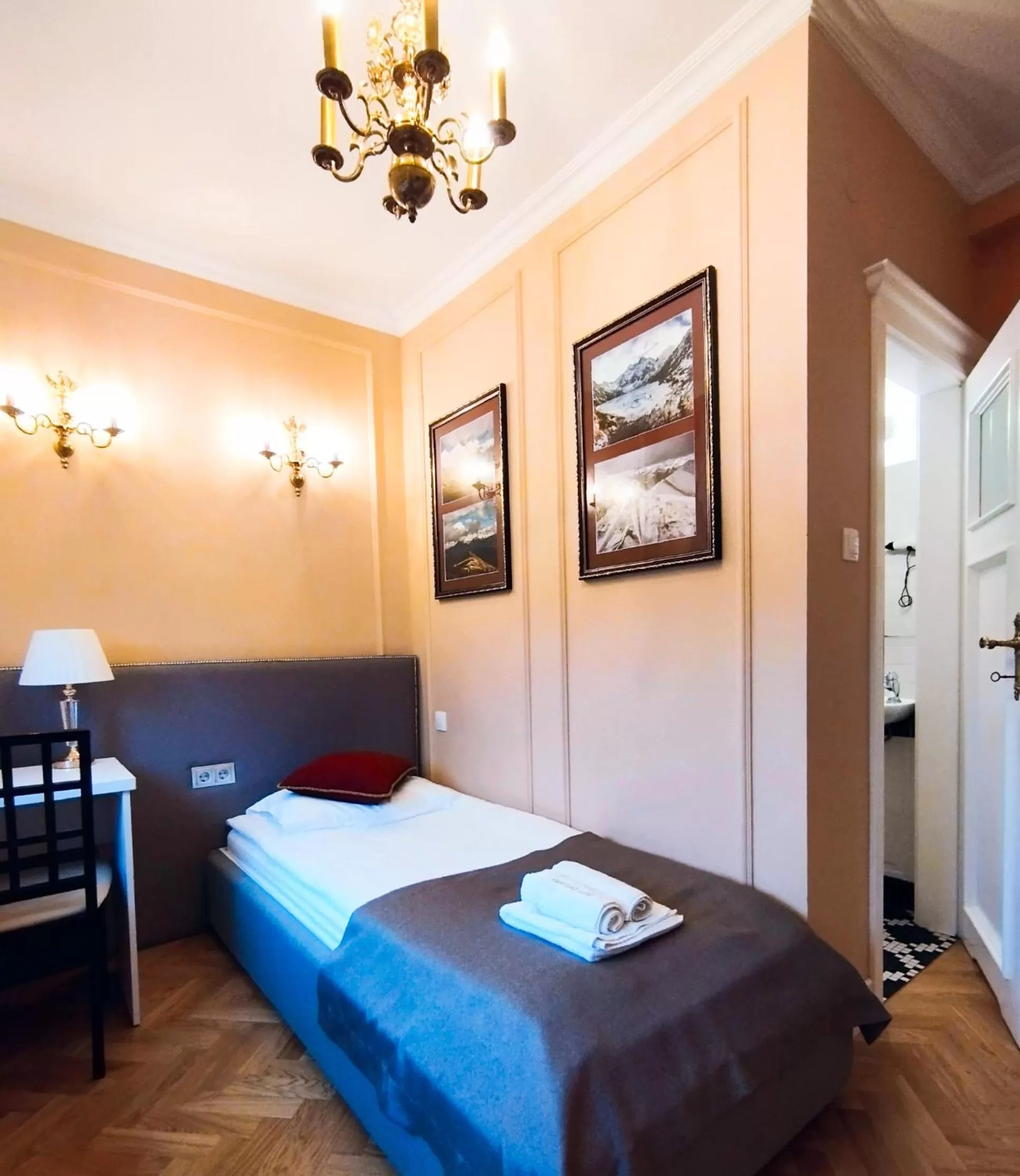 Bed in Willa Krakowska