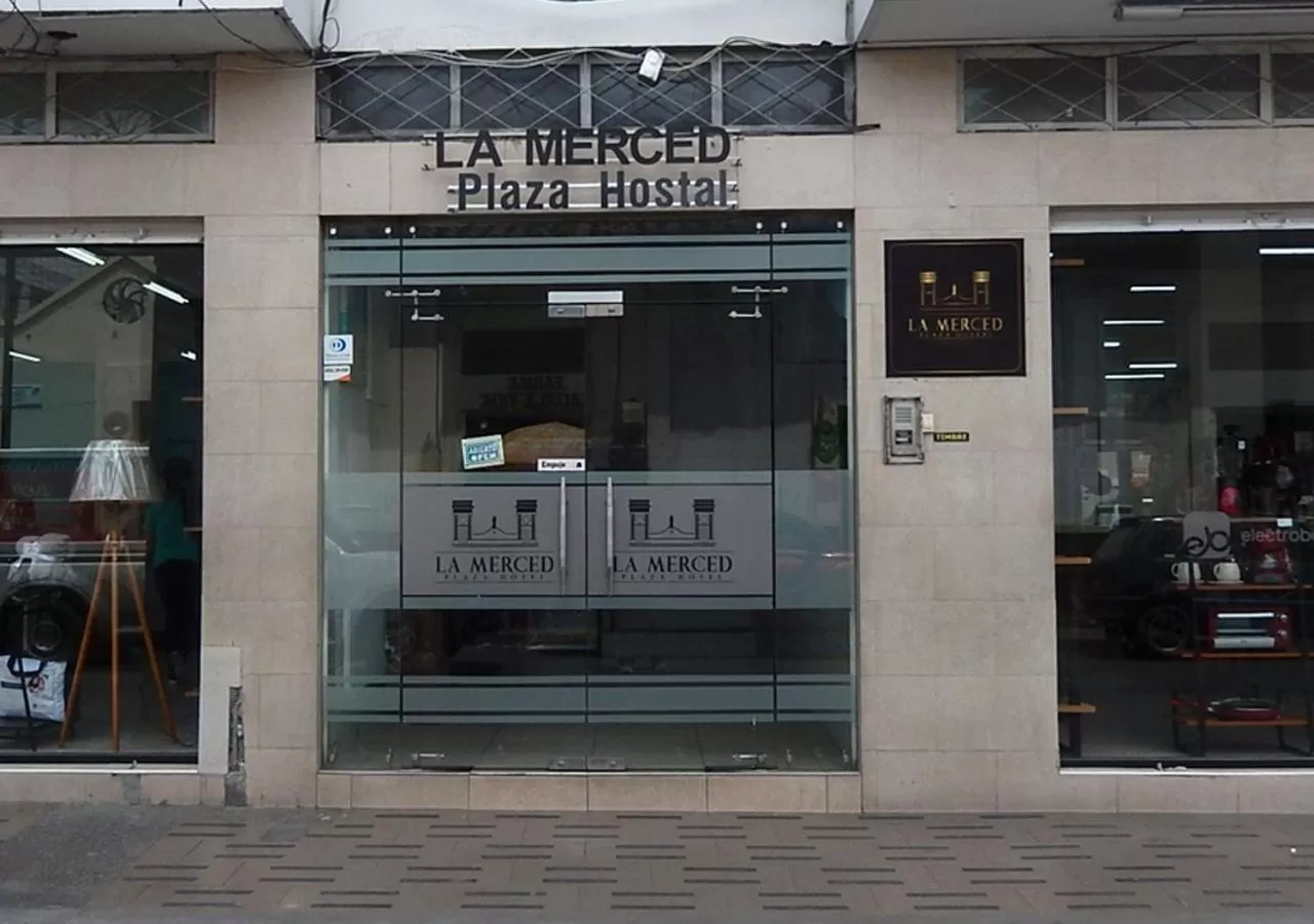 Facade/entrance in La Merced Plaza Hospedaje