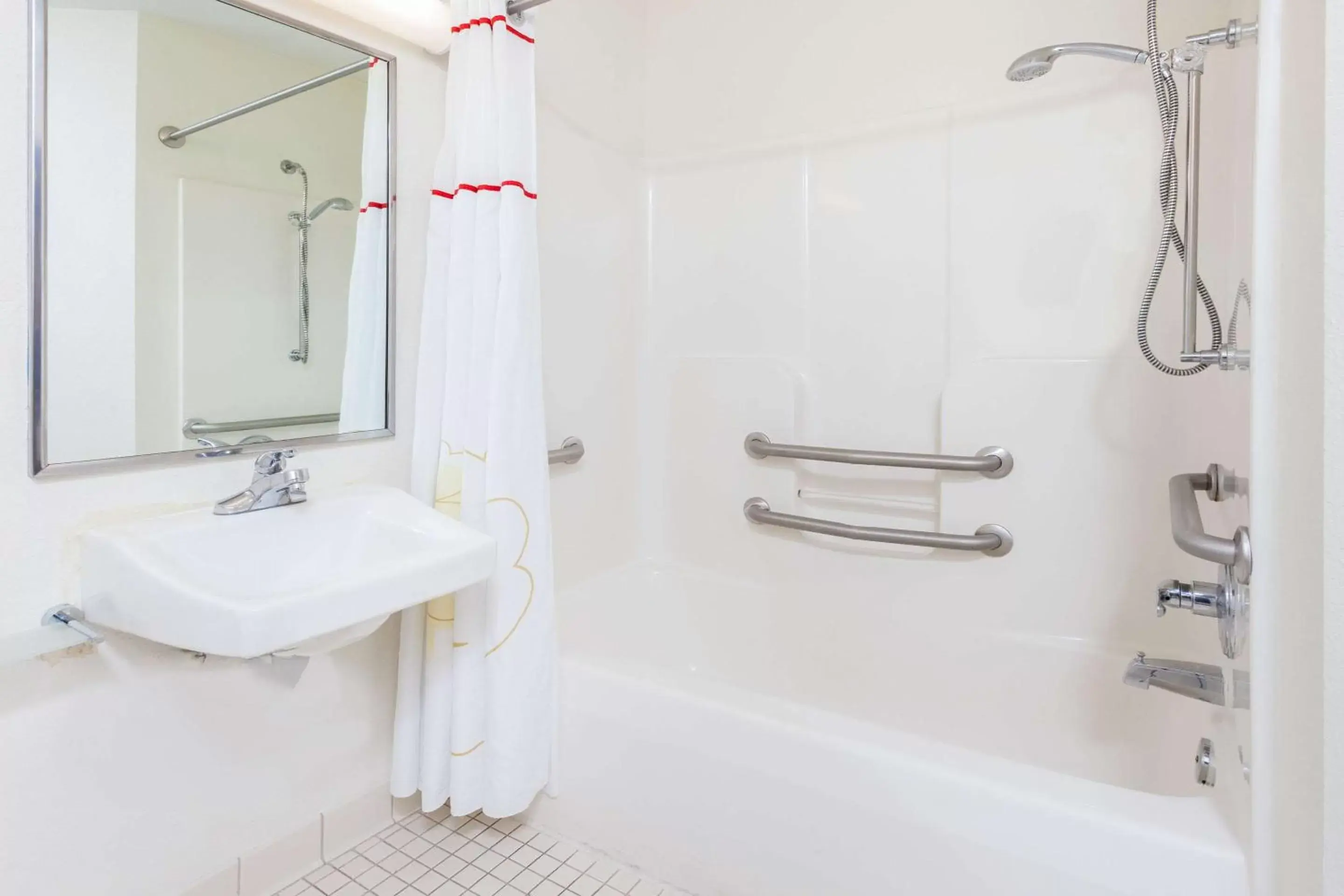 Bathroom in MainStay Suites Orlando Altamonte Springs