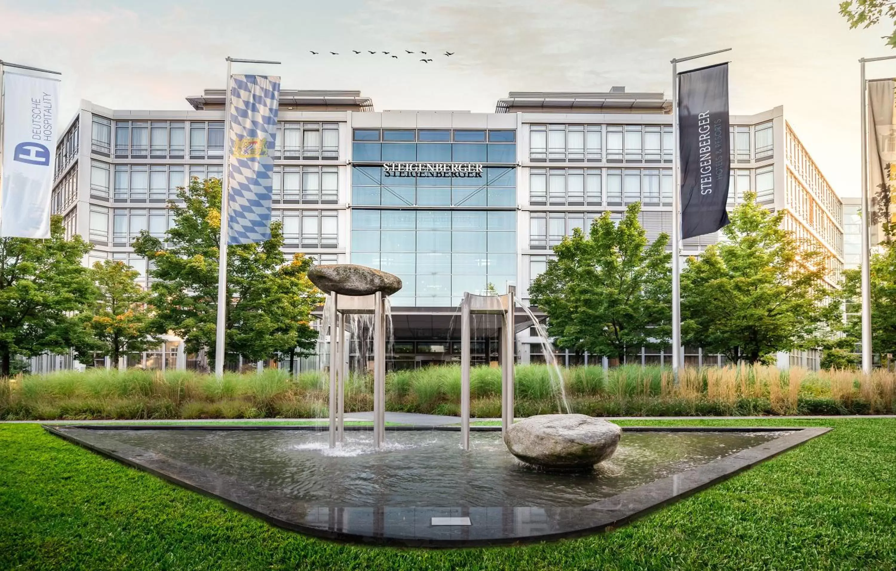 Facade/entrance in Steigenberger Hotel München Facade/entrance in Steigenberger Hotel München