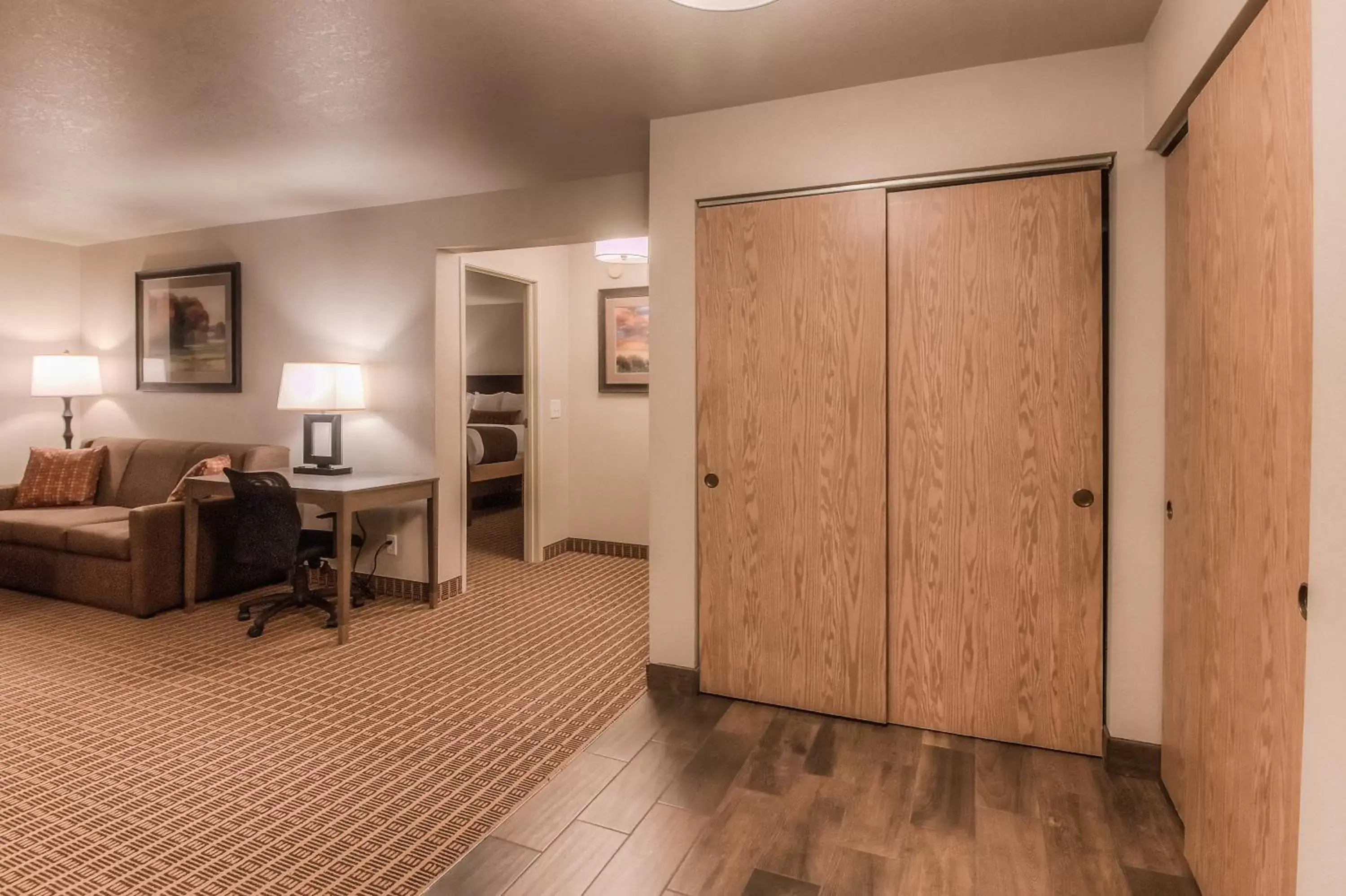 Living room, Seating Area in Best Western Plus Yakima Hotel