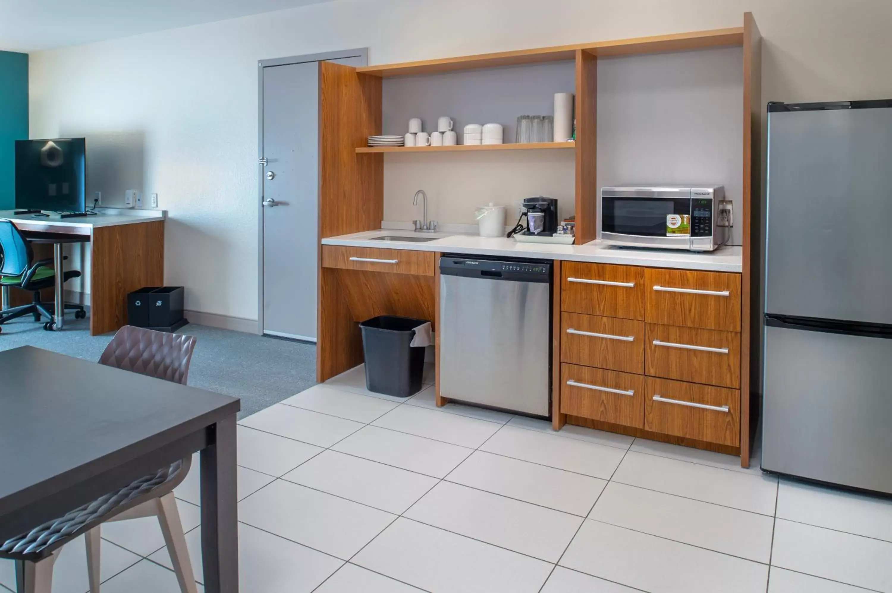 King Room - Disability Access with Bath Tub in Home2 Suites St. Louis / Forest Park King Room - Disability Access with Bath Tub in Home2 Suites St. Louis / Forest Park