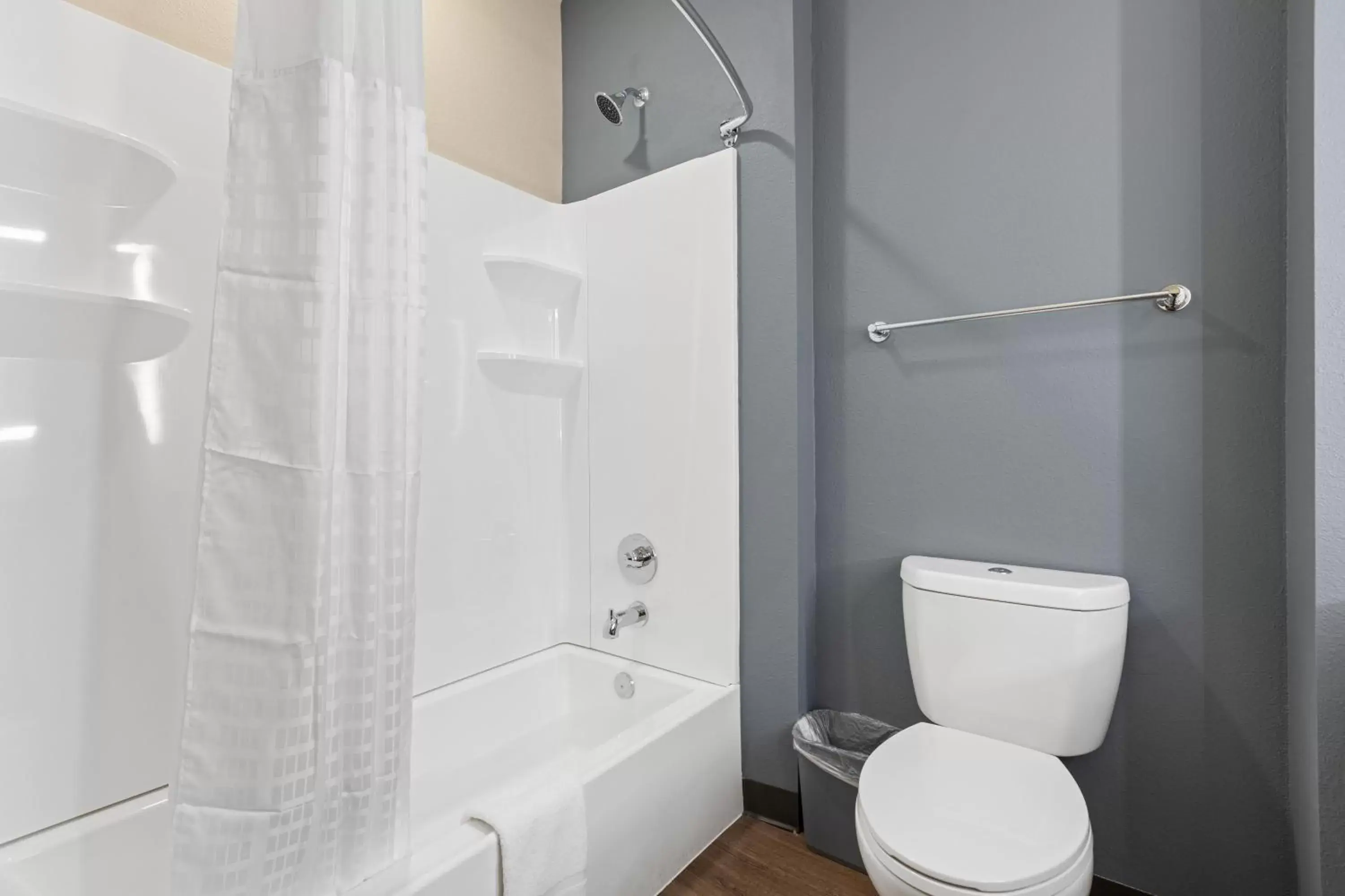 Bathroom in Extended Stay America Suites - Colonial Heights - Fort Lee