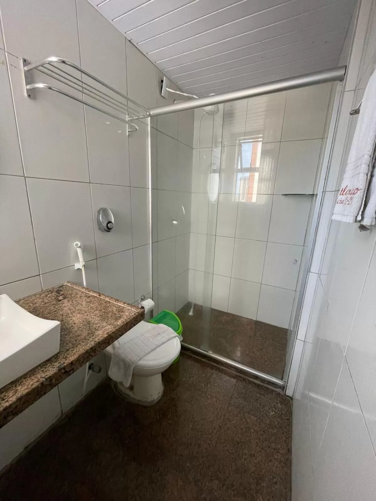 Bathroom in Flat Atlântico Neto