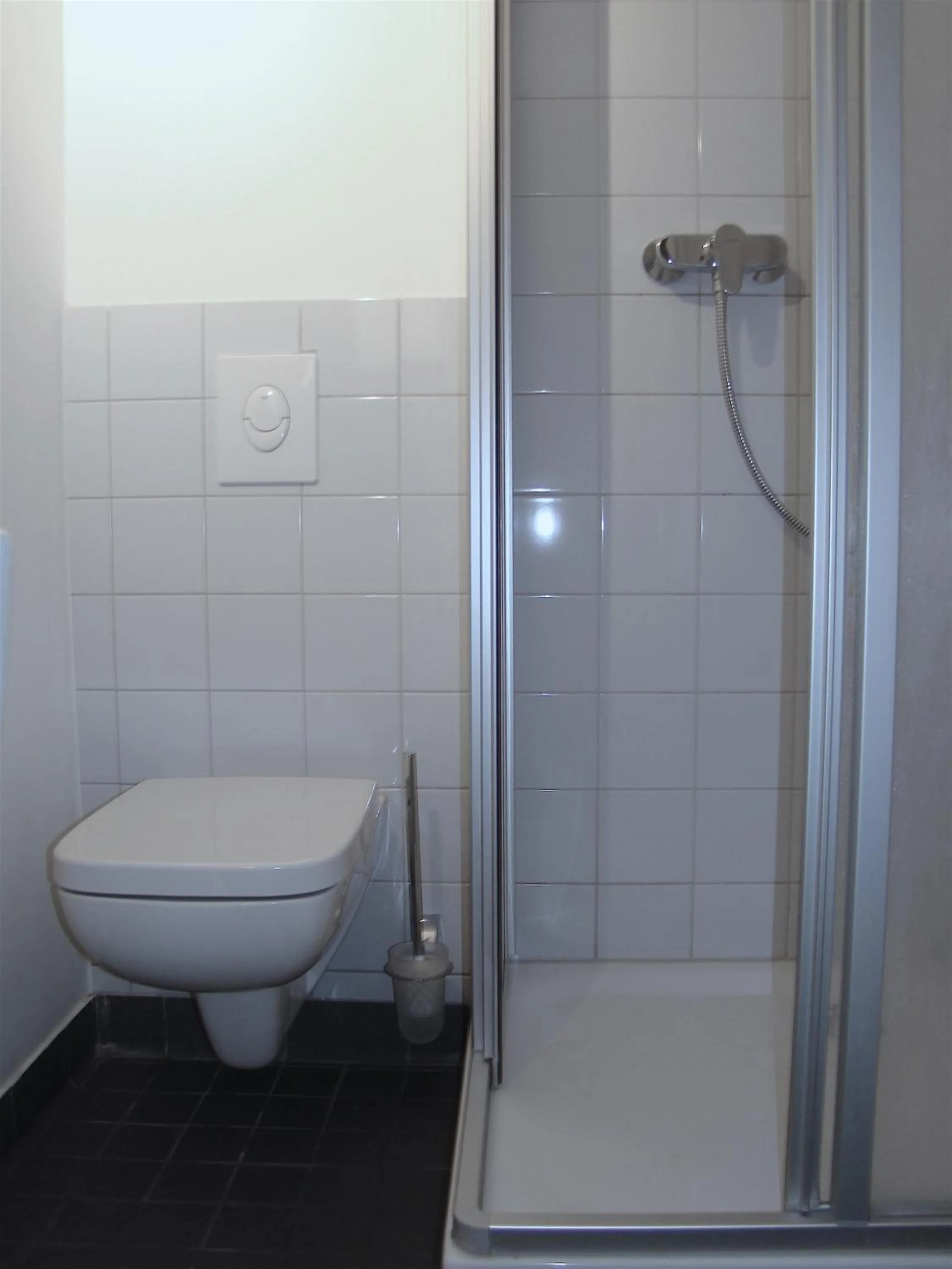 Bathroom in BNB near Brandenburg Gate - Rooms & Apartments