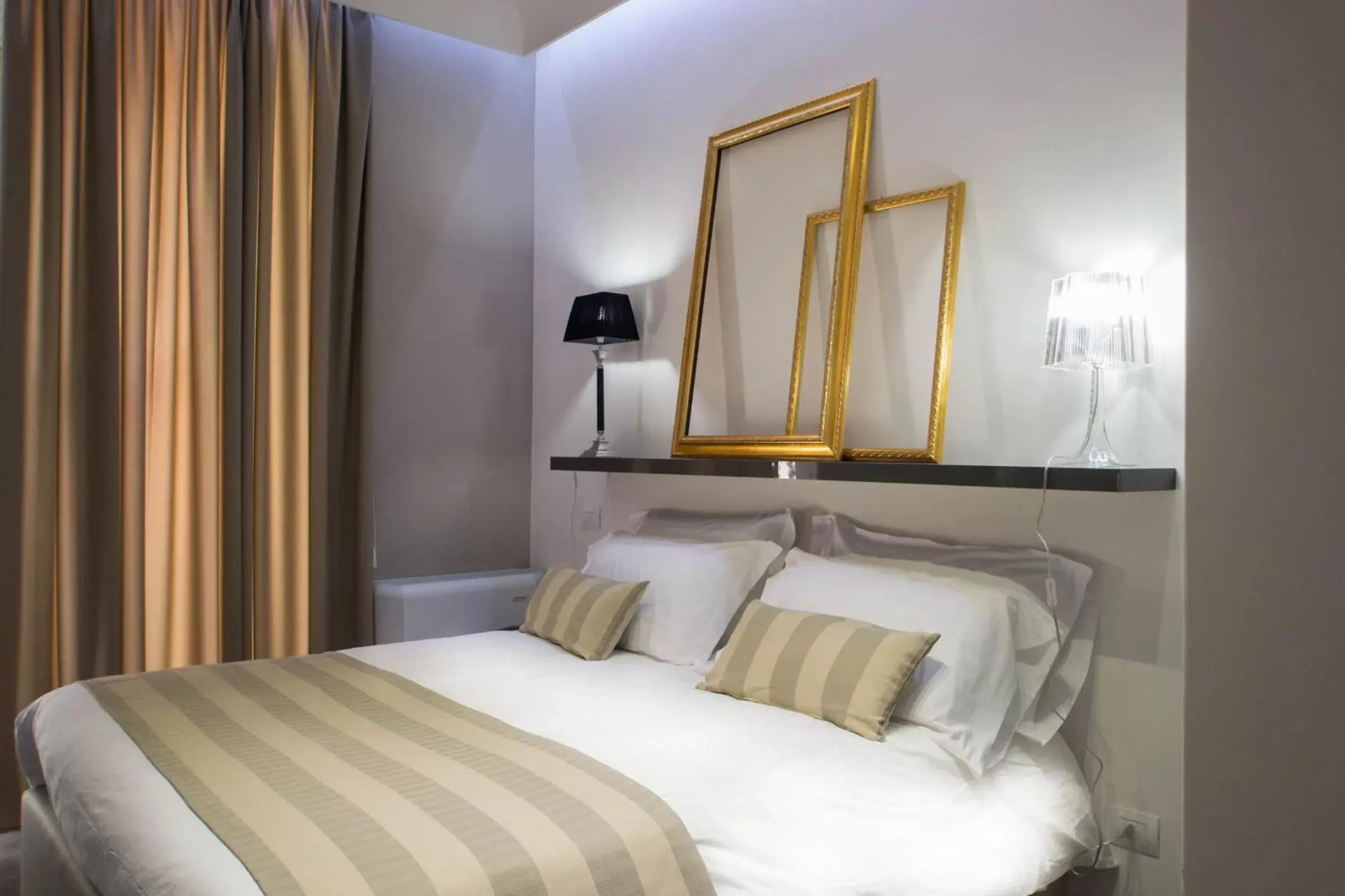 Bed in Hotel Santa Brigida