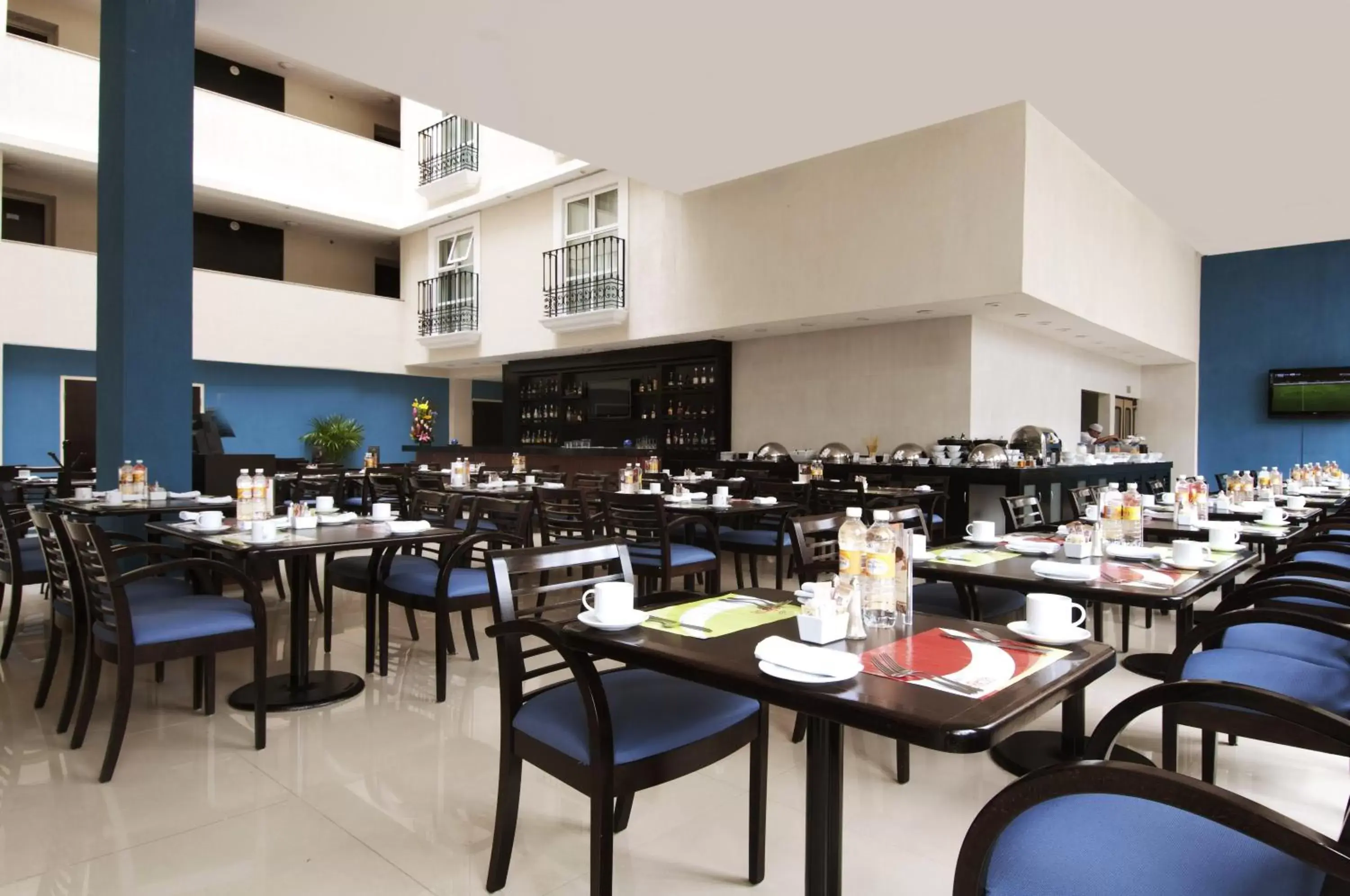 Restaurant/Places to Eat in Fiesta Inn Toluca Centro