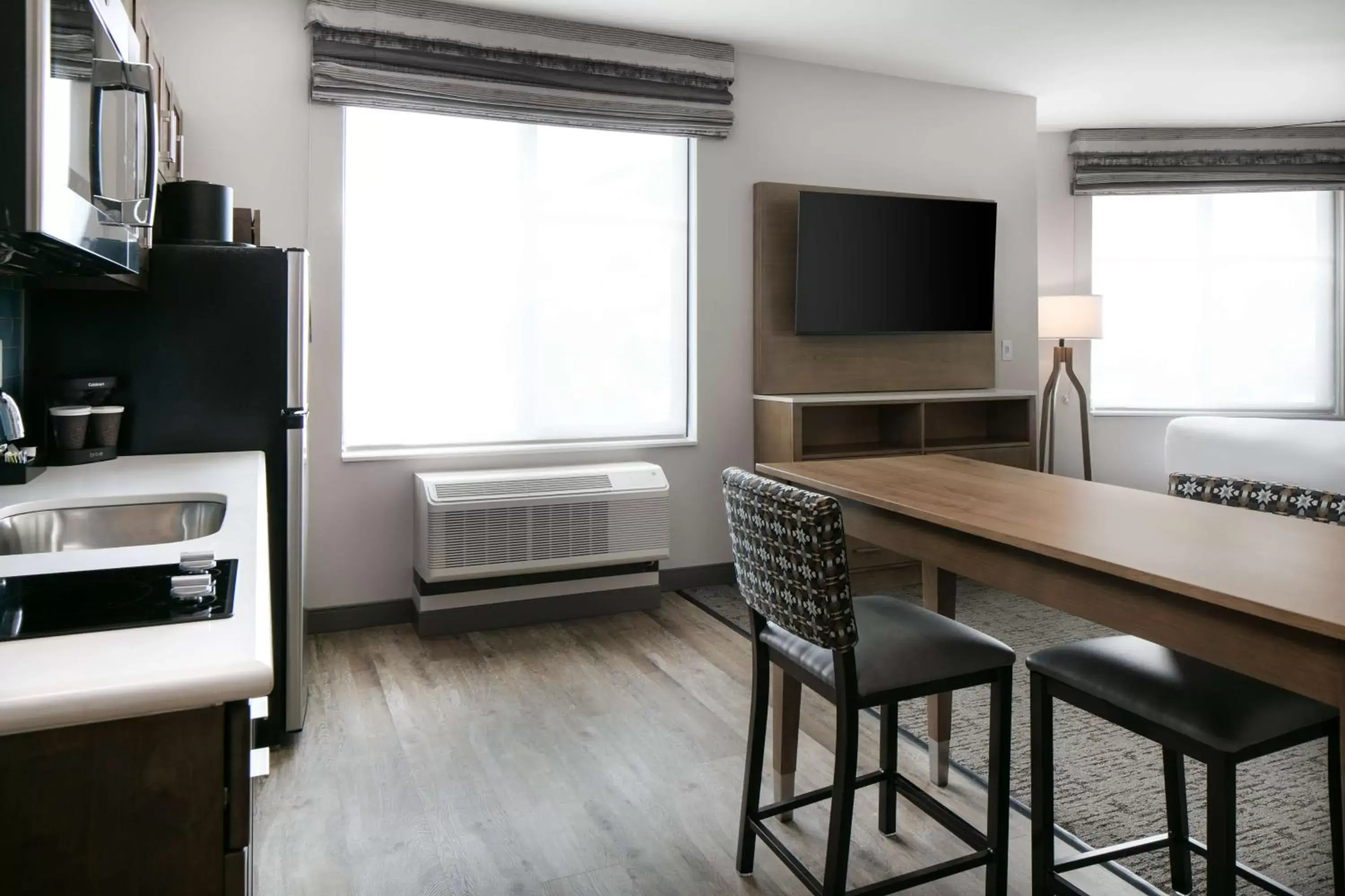 Kitchen or kitchenette, TV/Entertainment Center in Homewood Suites By Hilton Dillon