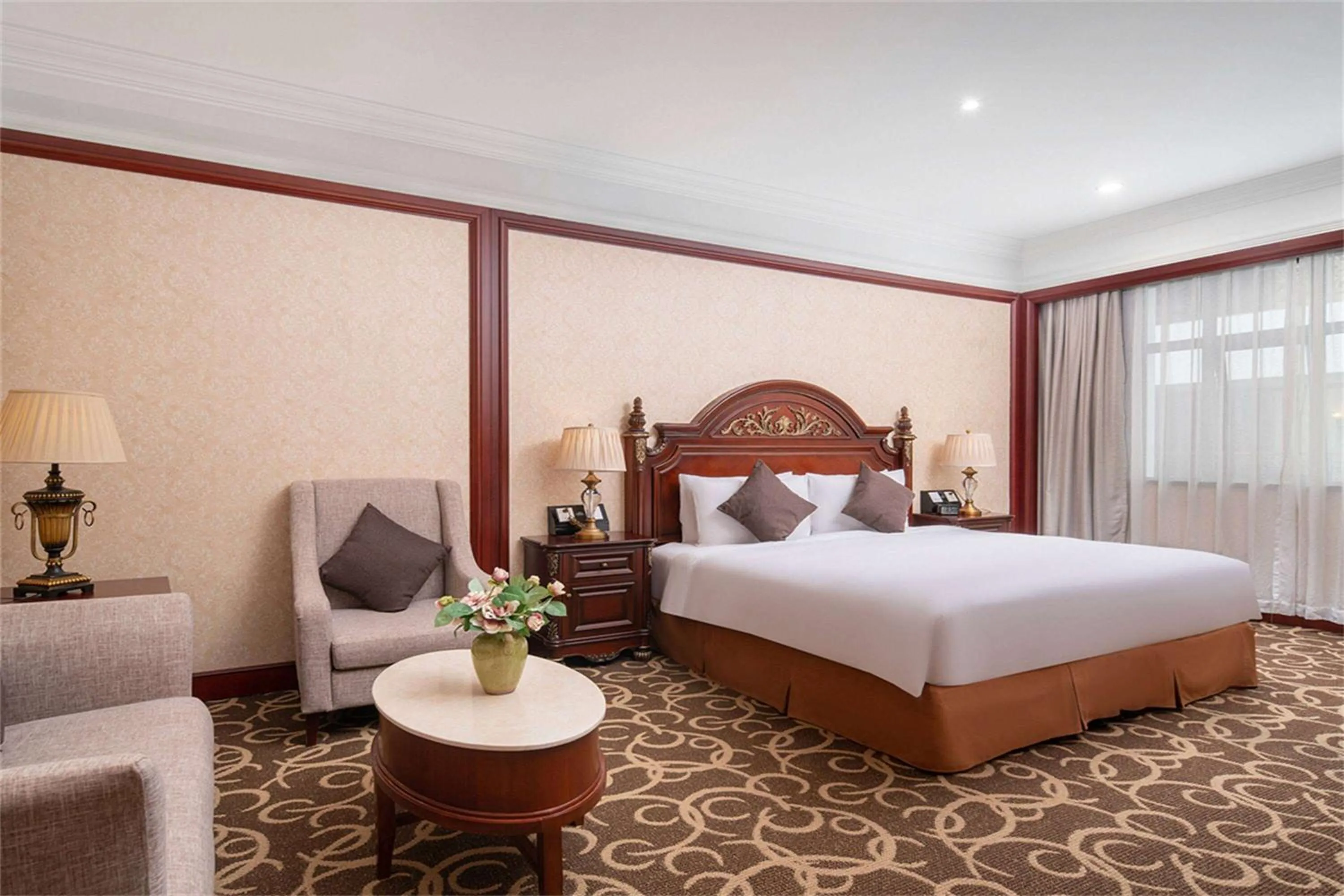 Photo of the whole room, Bed in Wyndham Shanghai Hongqiao-Near NECC