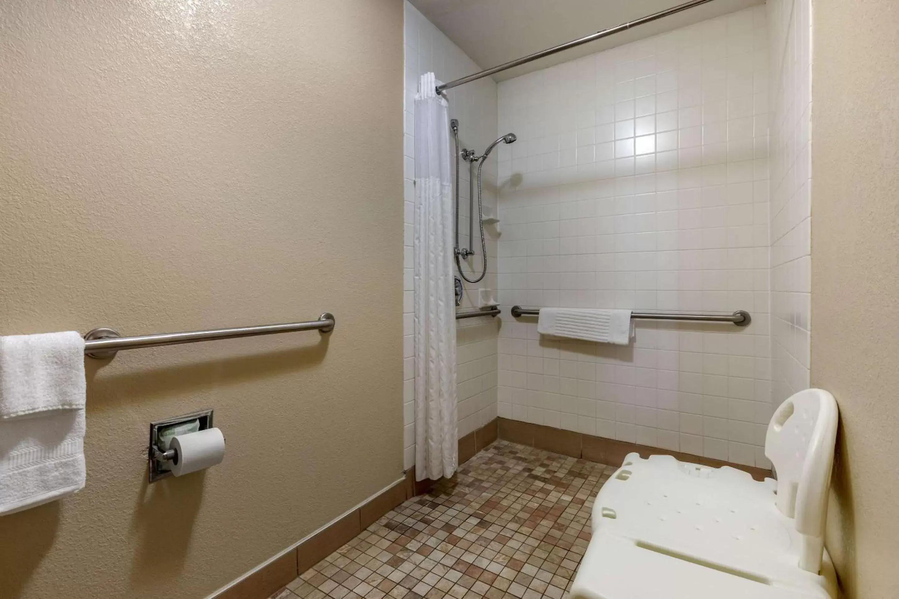 Bedroom, Bathroom in Comfort Inn & Suites Kenosha