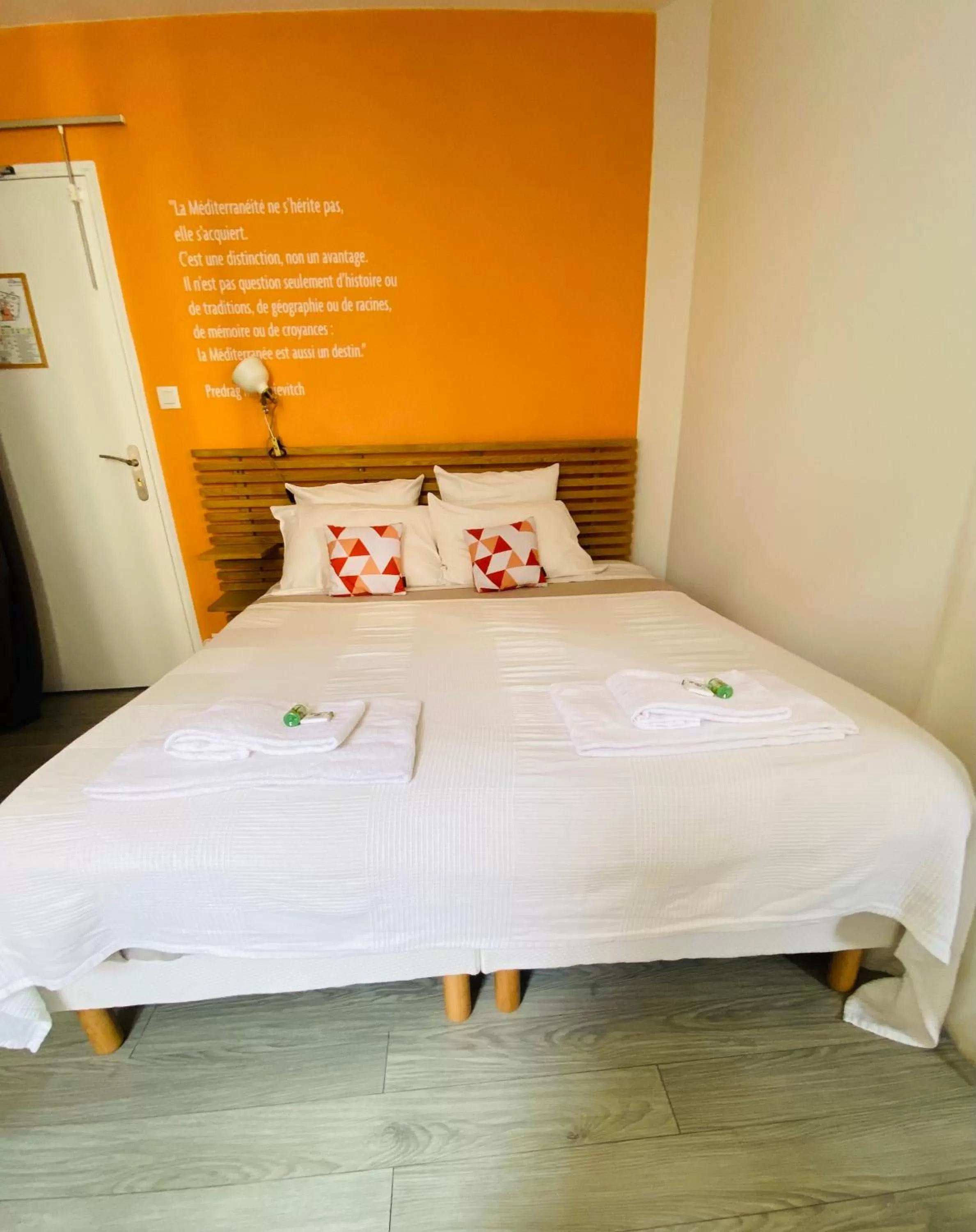 Bedroom, Bed in Villa TerraMera Hôtel