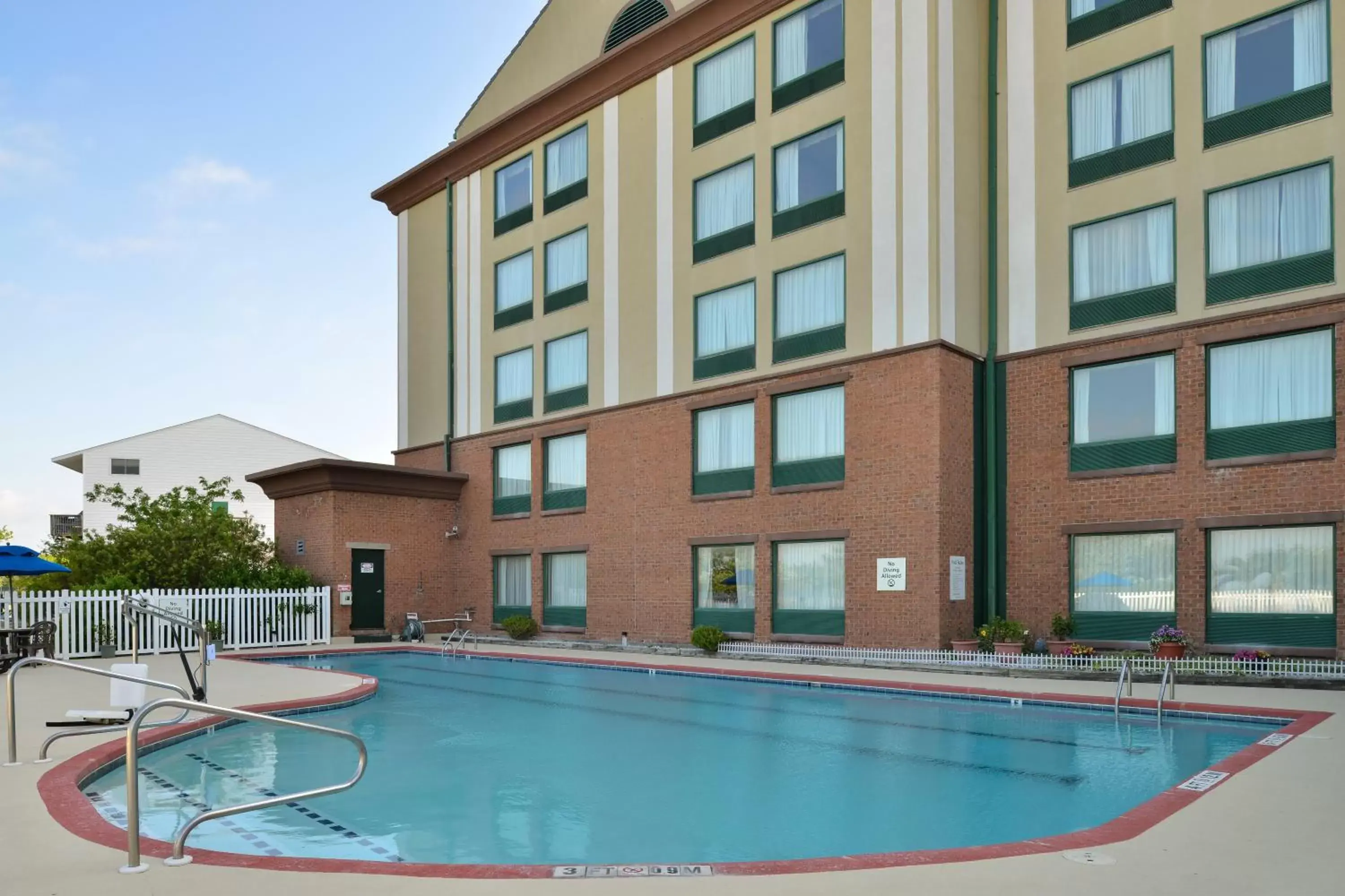 Swimming pool, Property Building in Holiday Inn Express & Suites - Ocean City, an IHG Hotel