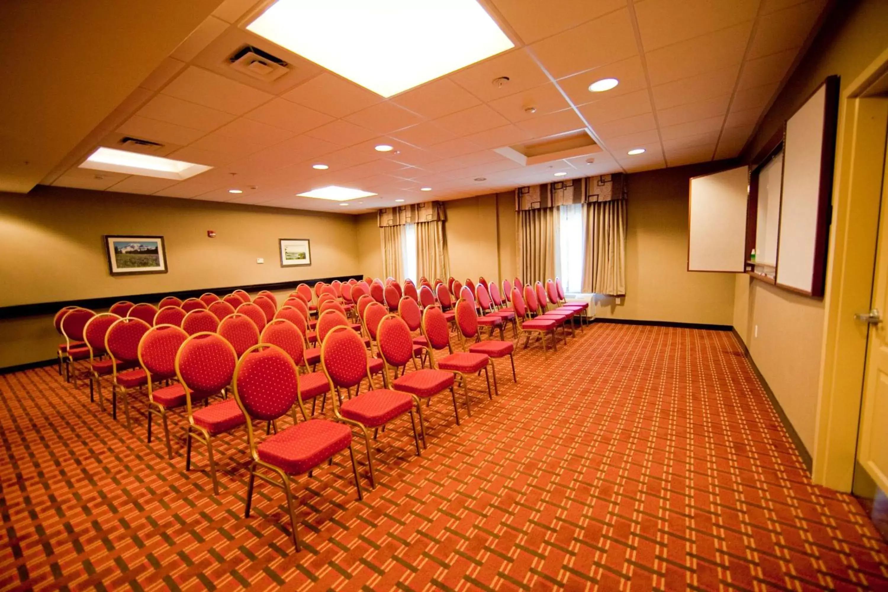 Meeting/conference room in Hampton Inn & Suites by Hilton Seattle/Kent